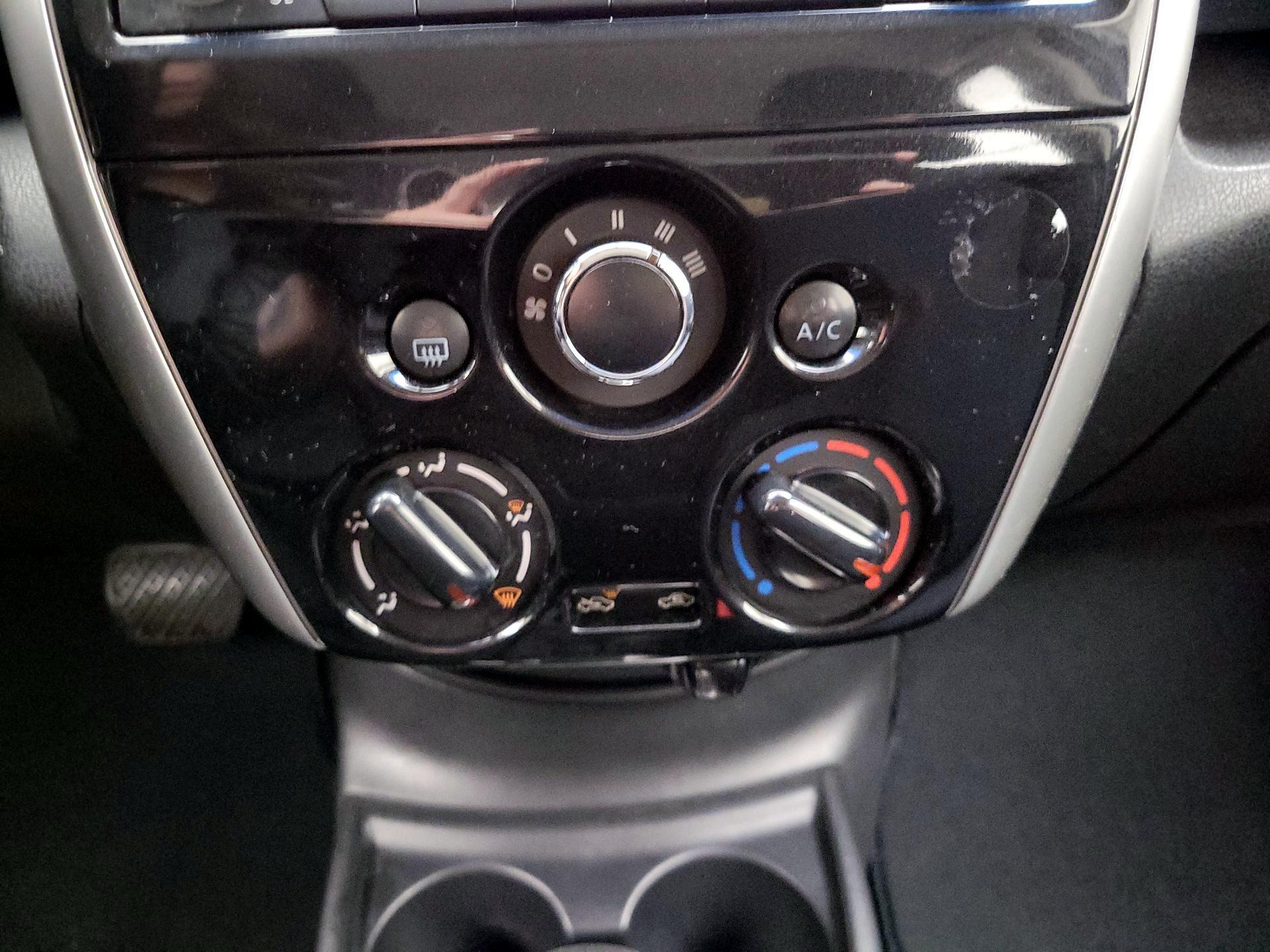 Thumbnail: 2016 Nissan Versa Note - 16