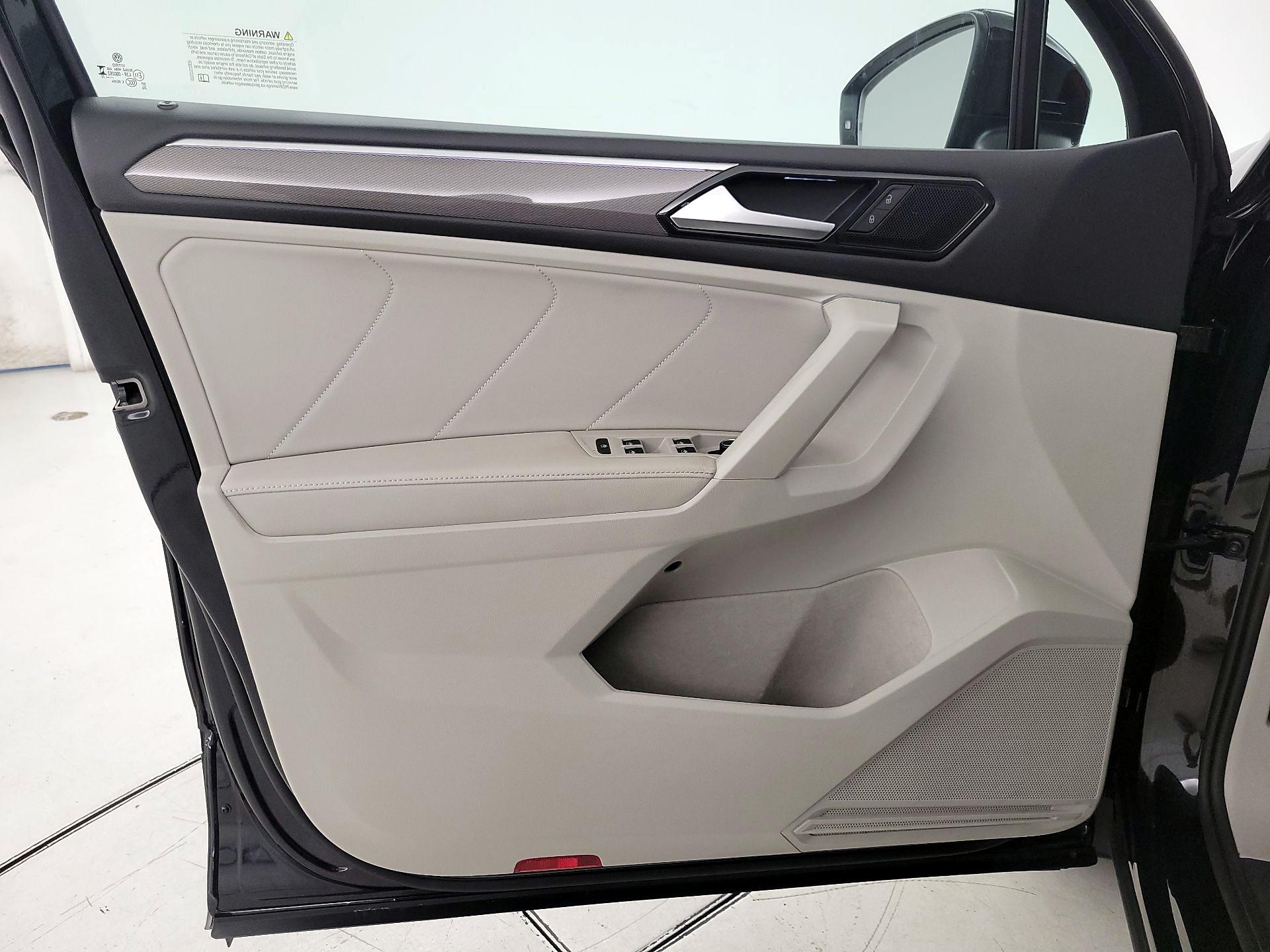 Thumbnail: 2023 Volkswagen Tiguan - 12