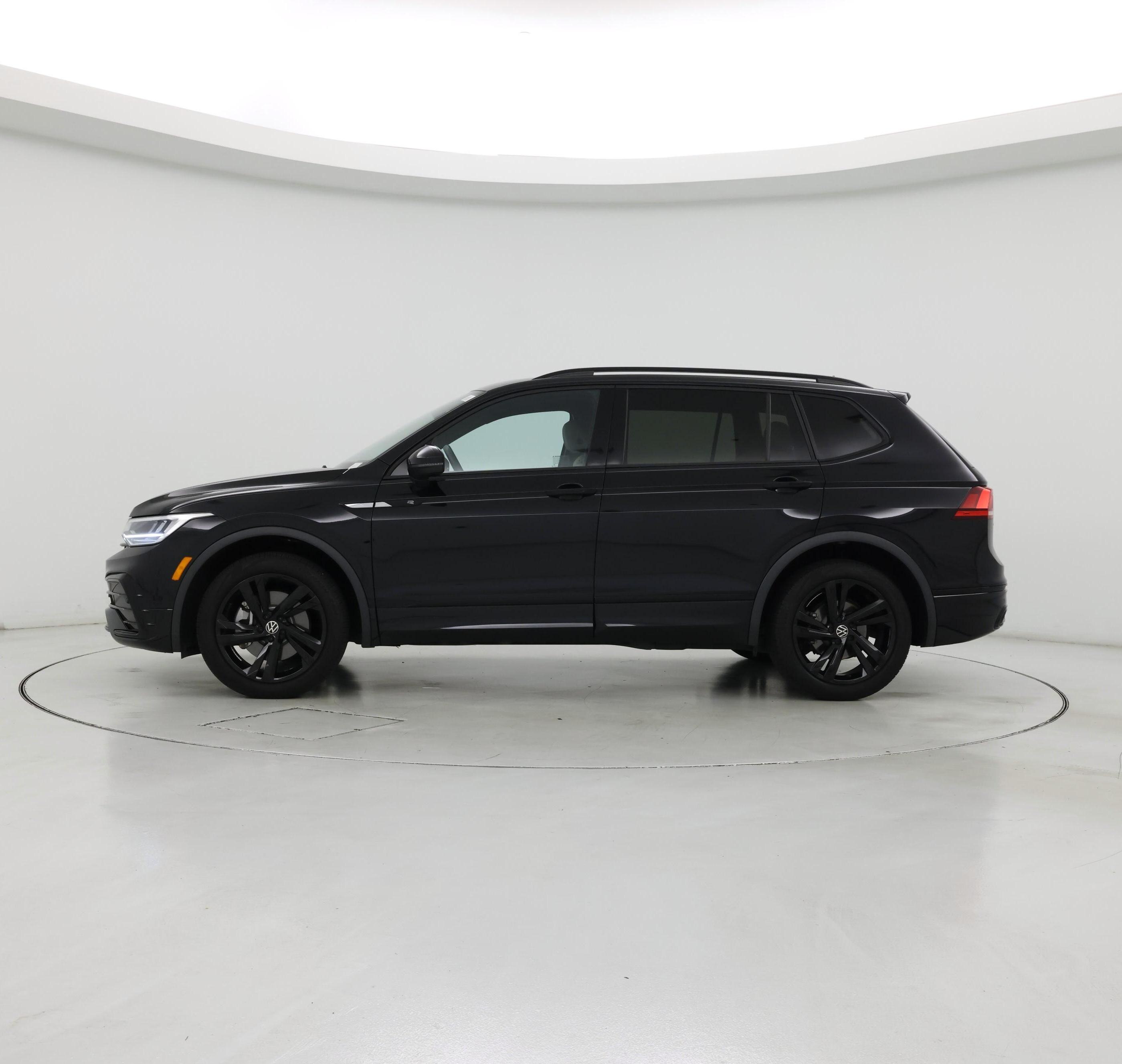 Thumbnail: 2023 Volkswagen Tiguan - 3