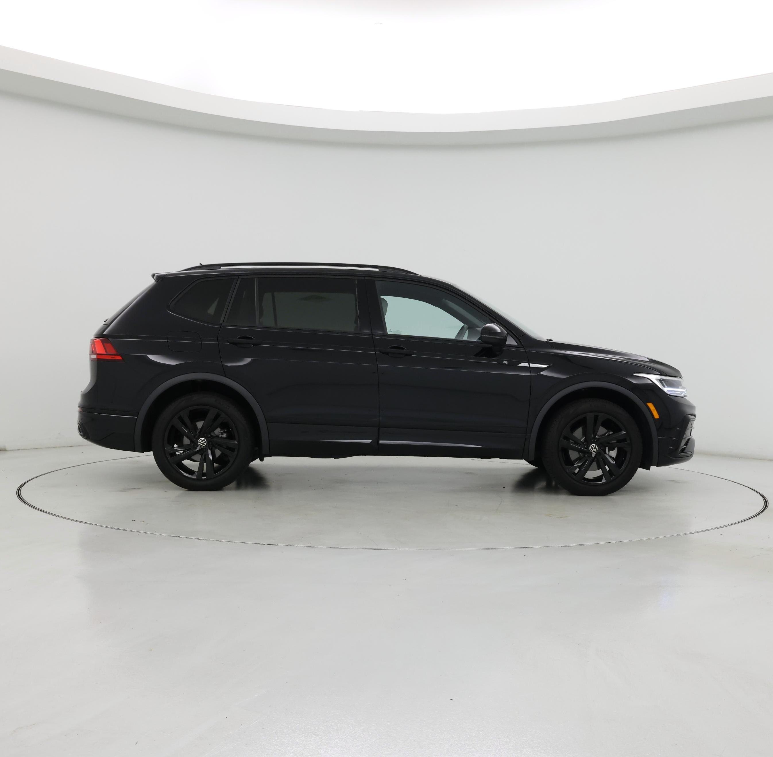 Thumbnail: 2023 Volkswagen Tiguan - 7