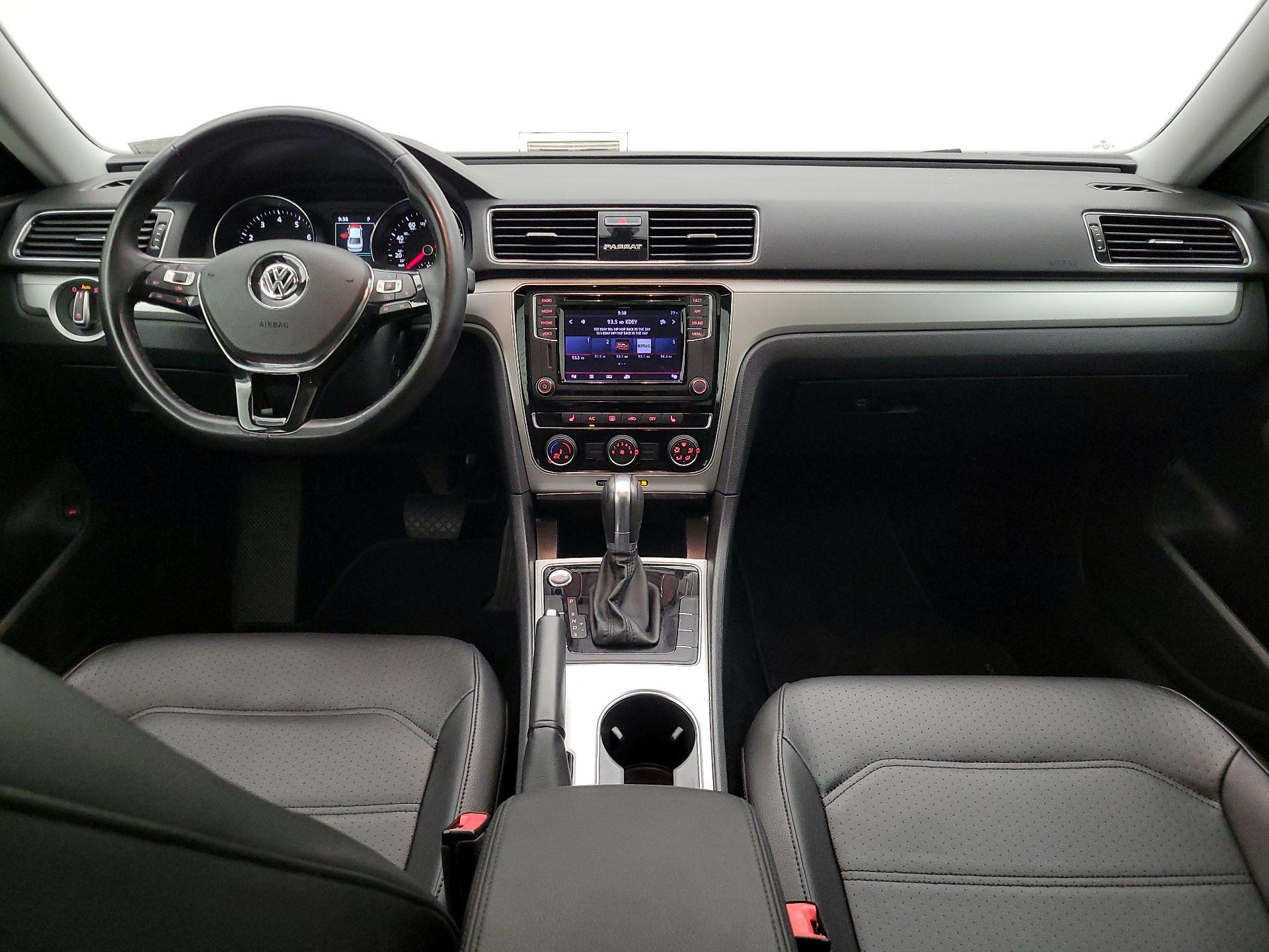 Thumbnail: 2019 Volkswagen Passat - 9