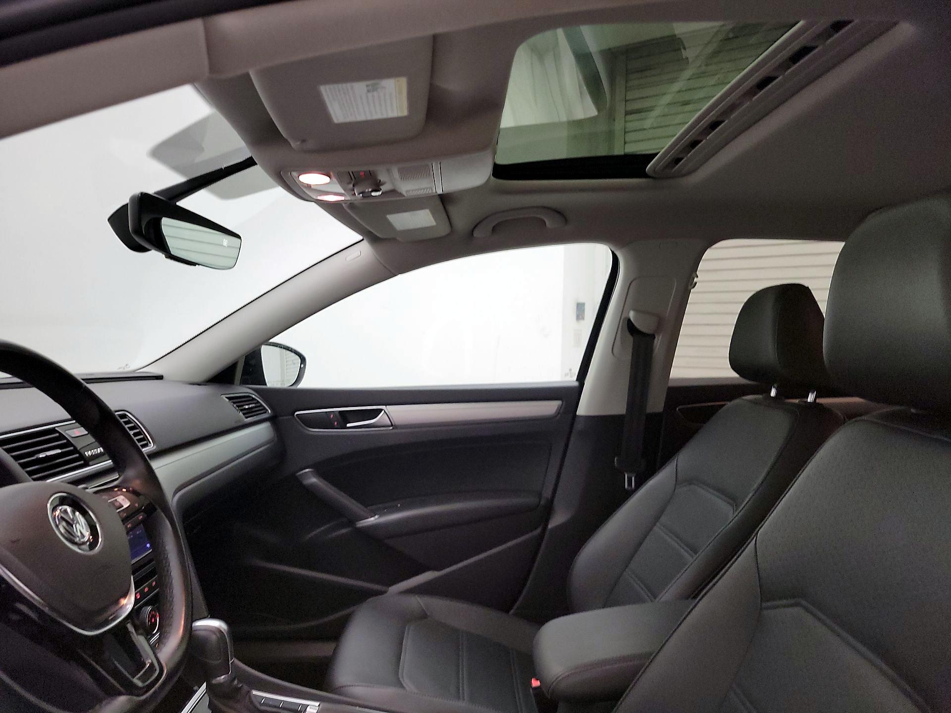Thumbnail: 2019 Volkswagen Passat - 19