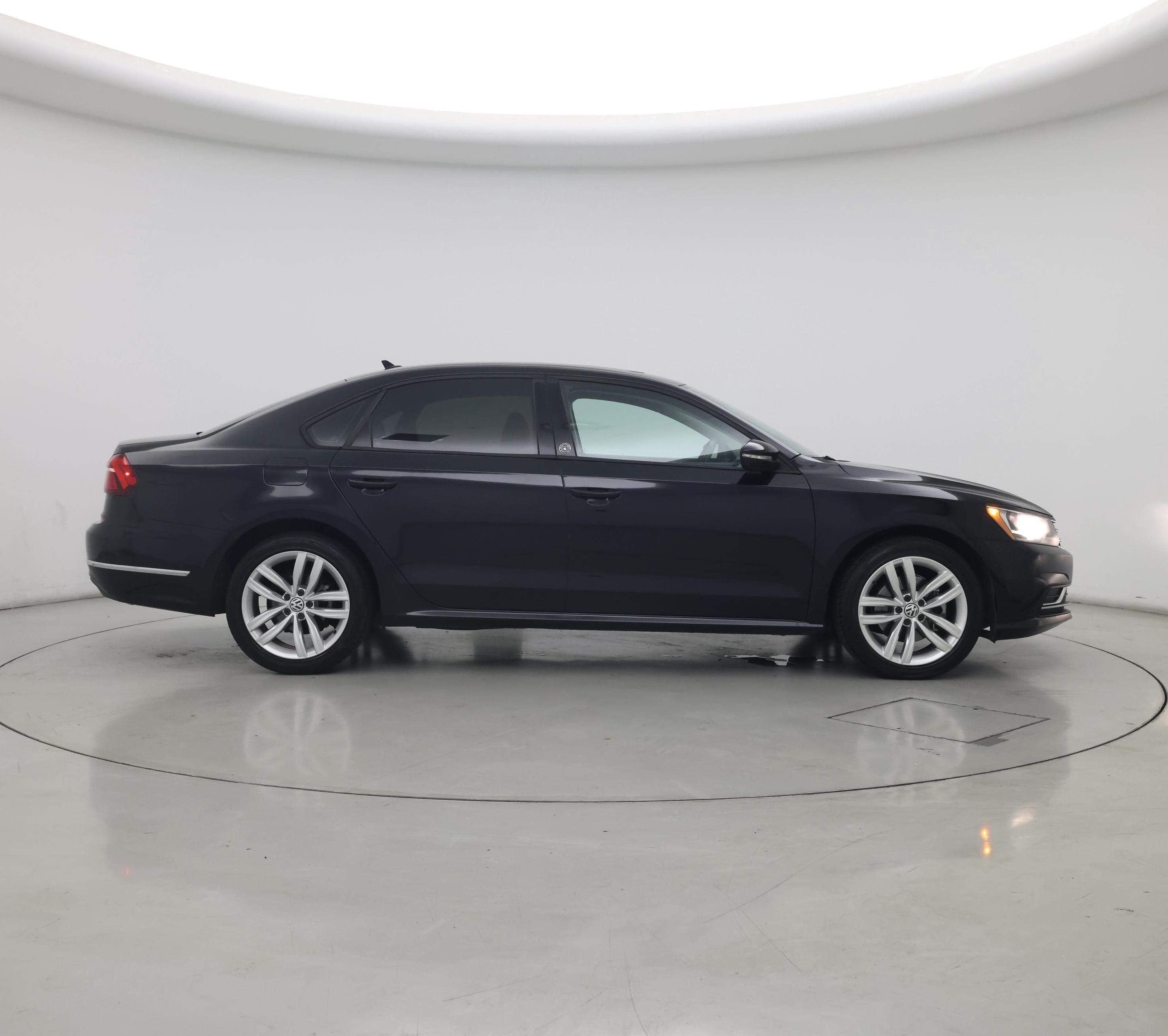 Thumbnail: 2019 Volkswagen Passat - 7