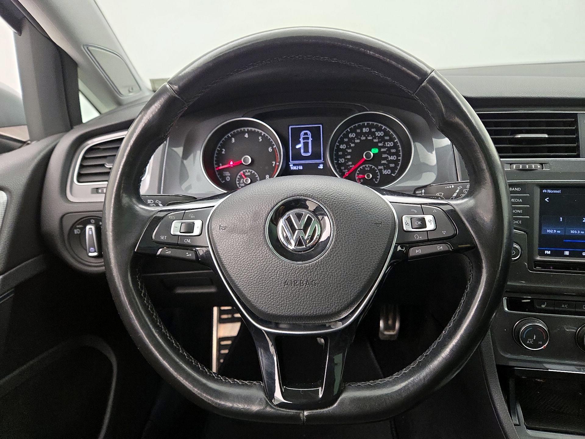 Thumbnail: 2017 Volkswagen Golf - 10