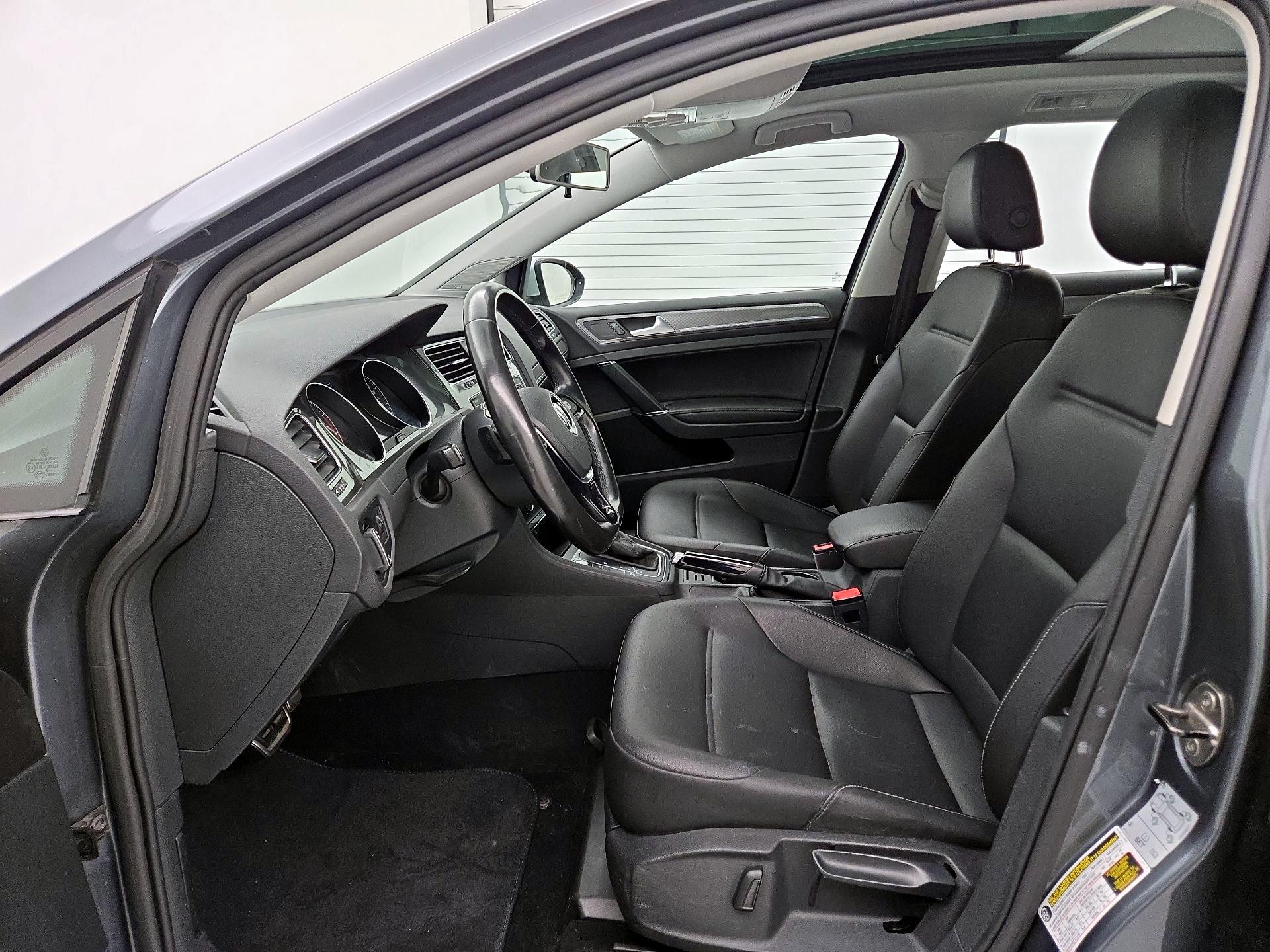 Thumbnail: 2017 Volkswagen Golf - 11