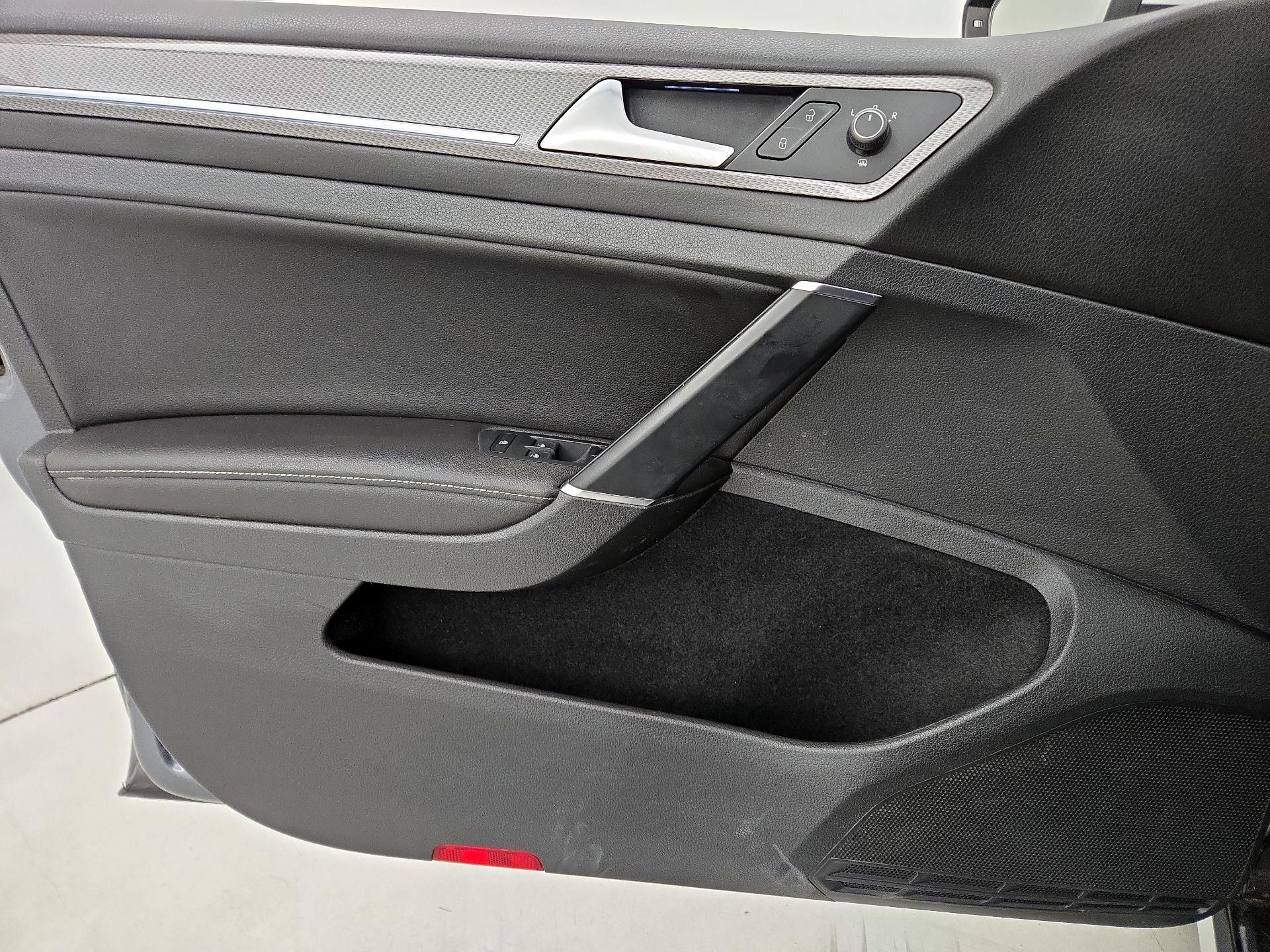 Thumbnail: 2017 Volkswagen Golf - 12