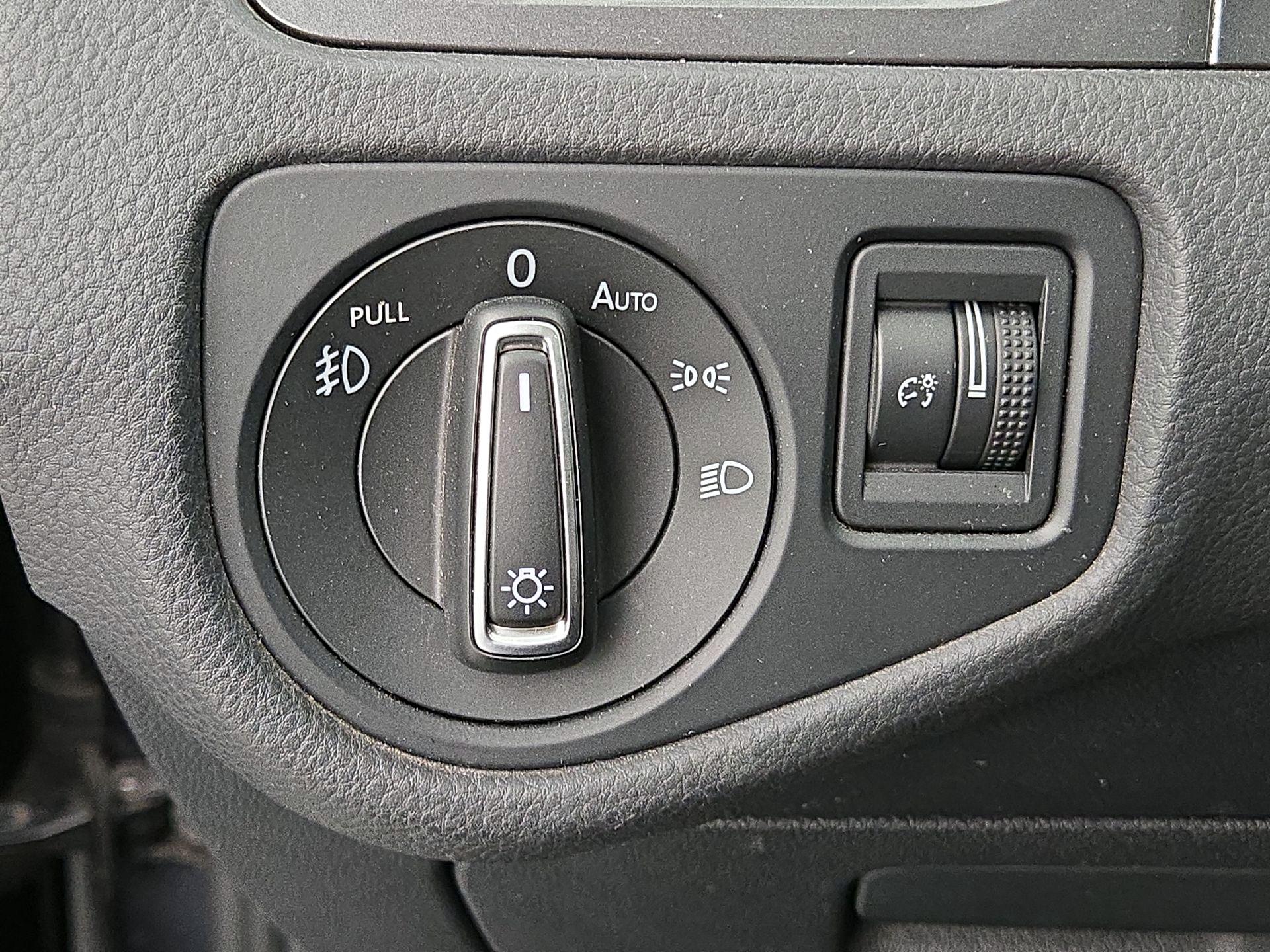 Thumbnail: 2017 Volkswagen Golf - 13