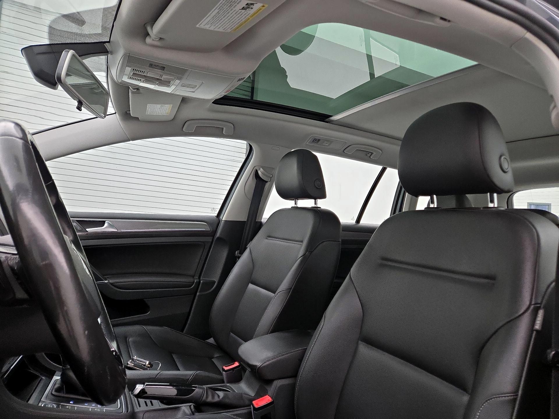 Thumbnail: 2017 Volkswagen Golf - 18