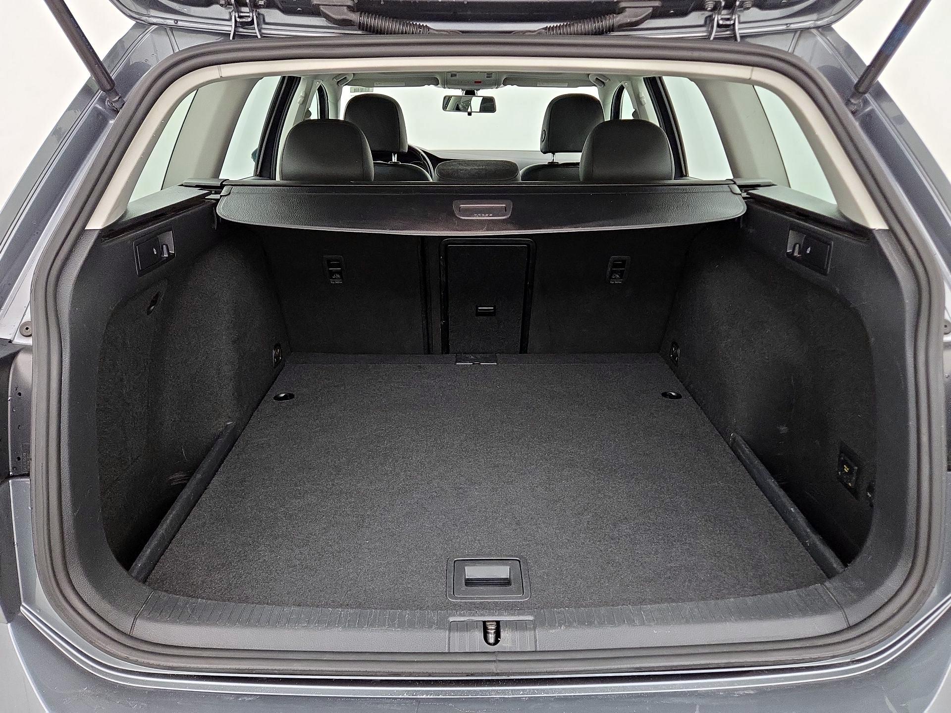 Thumbnail: 2017 Volkswagen Golf - 20