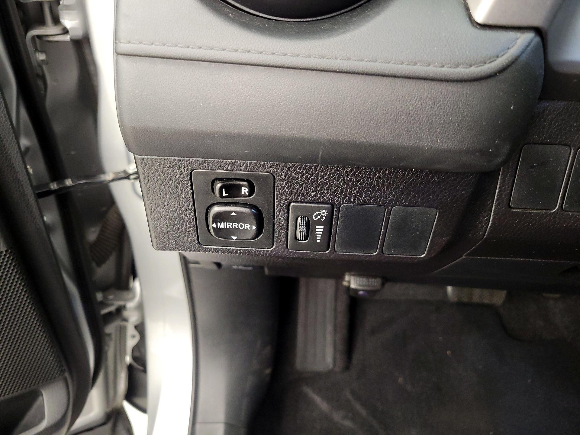 Thumbnail: 2016 Toyota RAV4 - 13