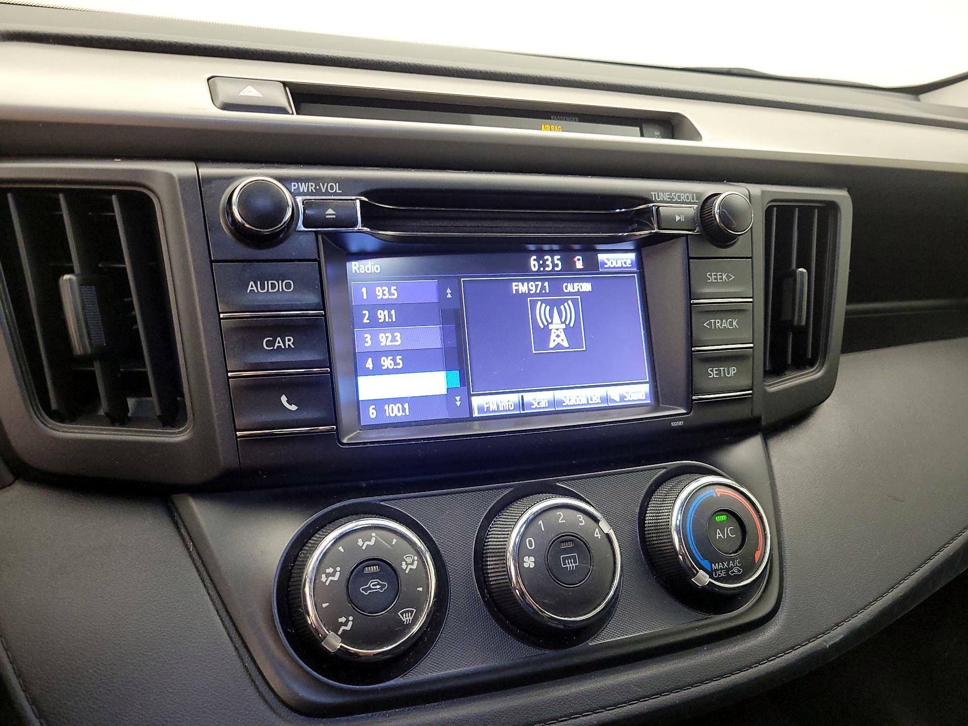 Thumbnail: 2016 Toyota RAV4 - 15