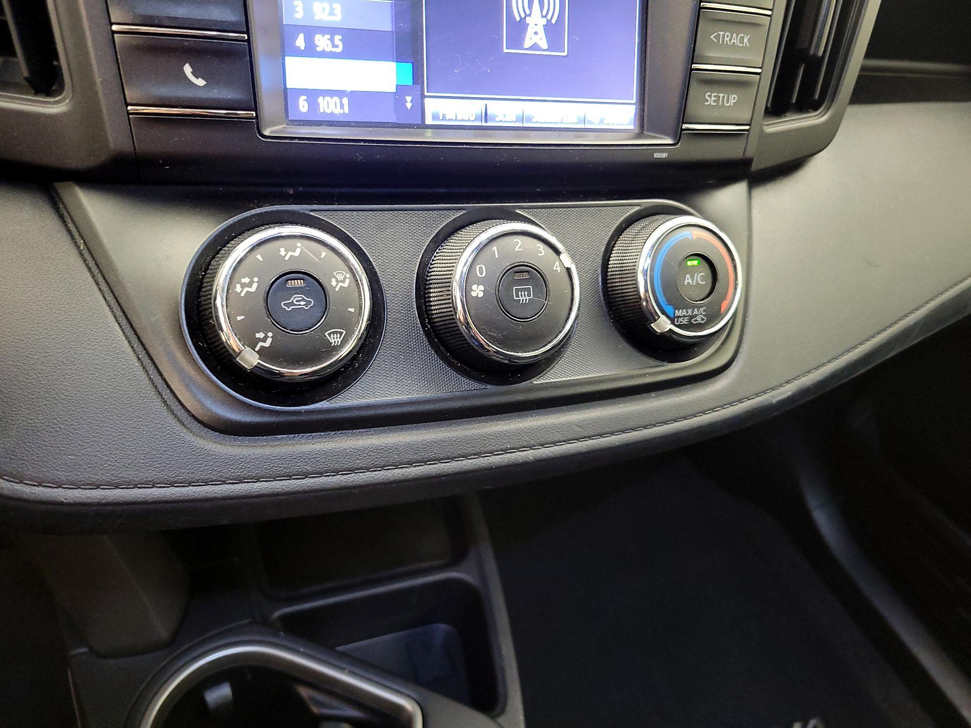 Thumbnail: 2016 Toyota RAV4 - 16