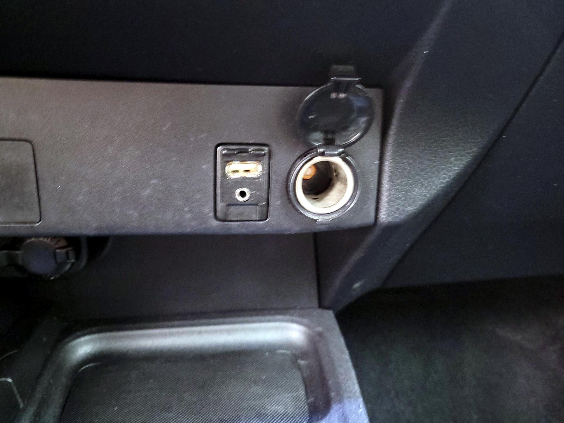 Thumbnail: 2016 Toyota RAV4 - 18