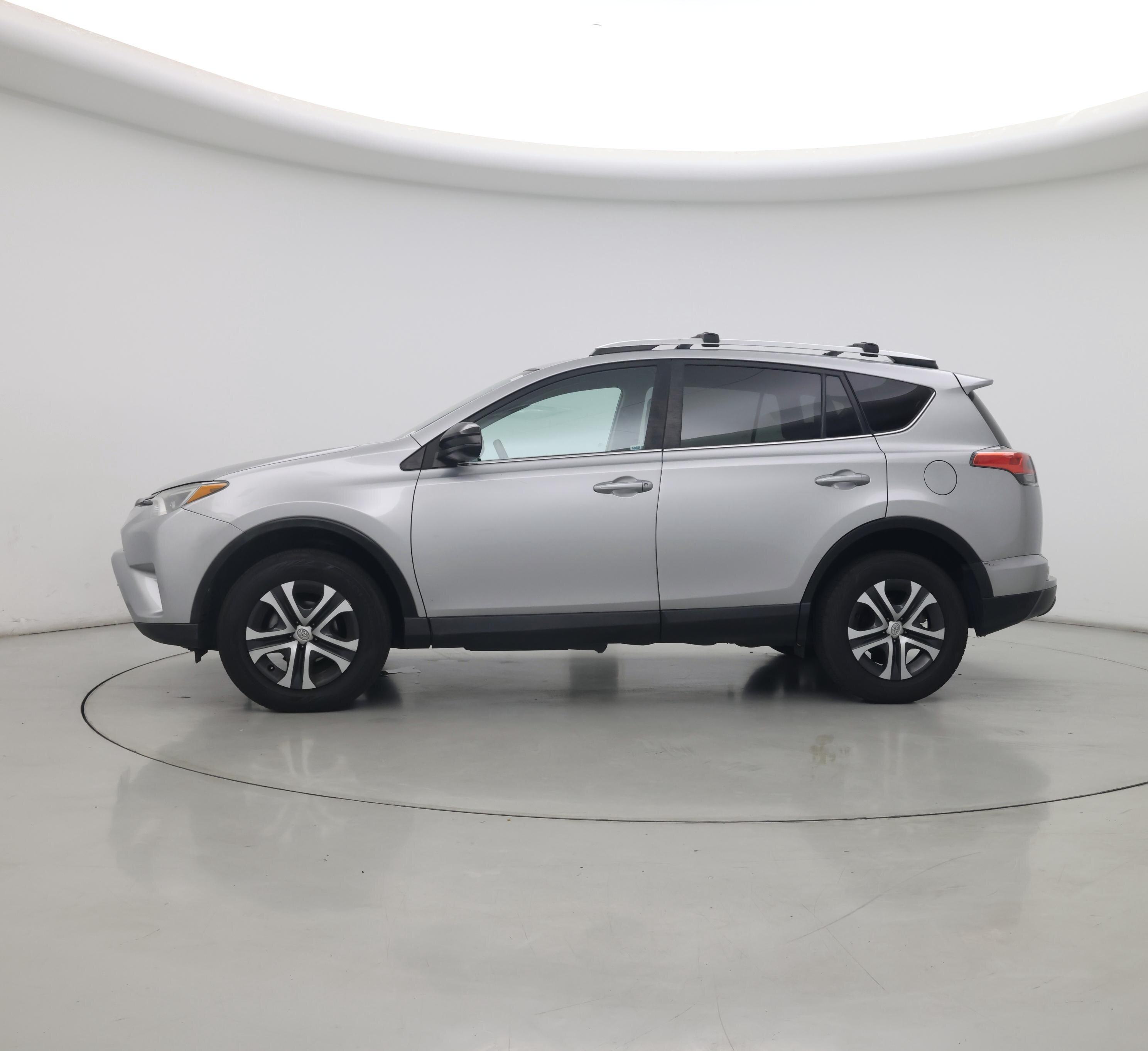 Thumbnail: 2016 Toyota RAV4 - 3