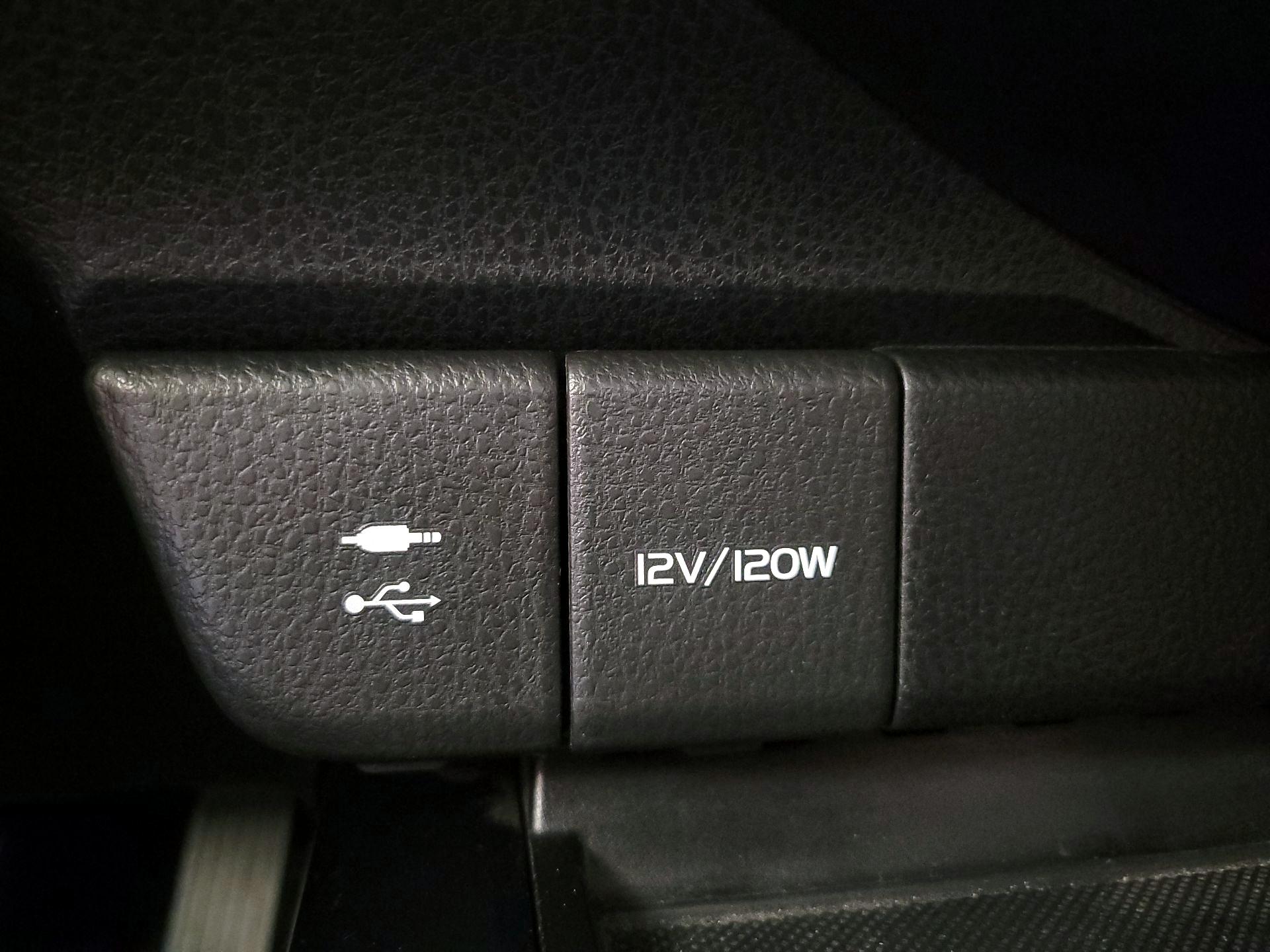 Thumbnail: 2018 Toyota Camry - 18
