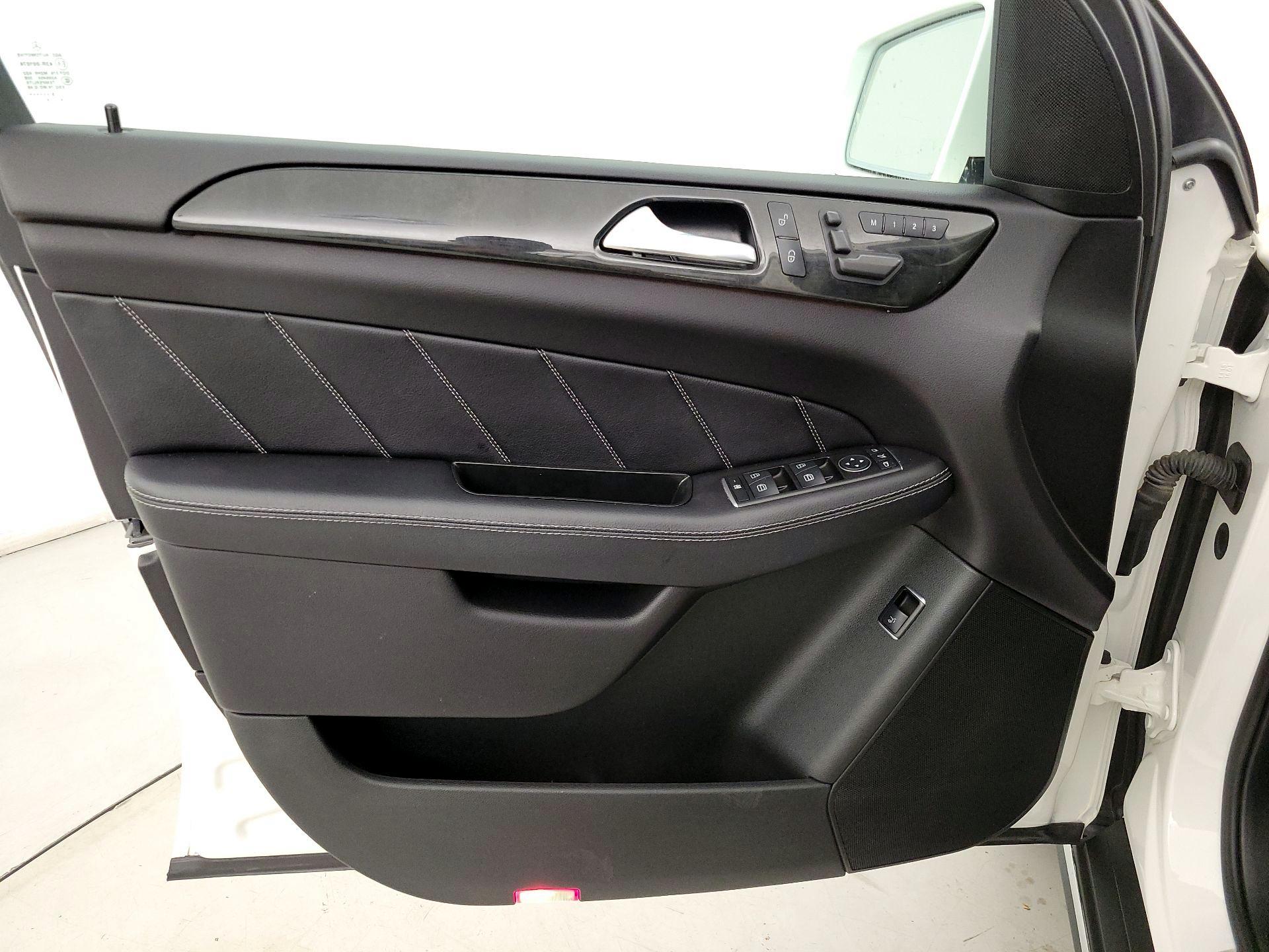 Thumbnail: 2016 Mercedes-Benz GL-Class - 12