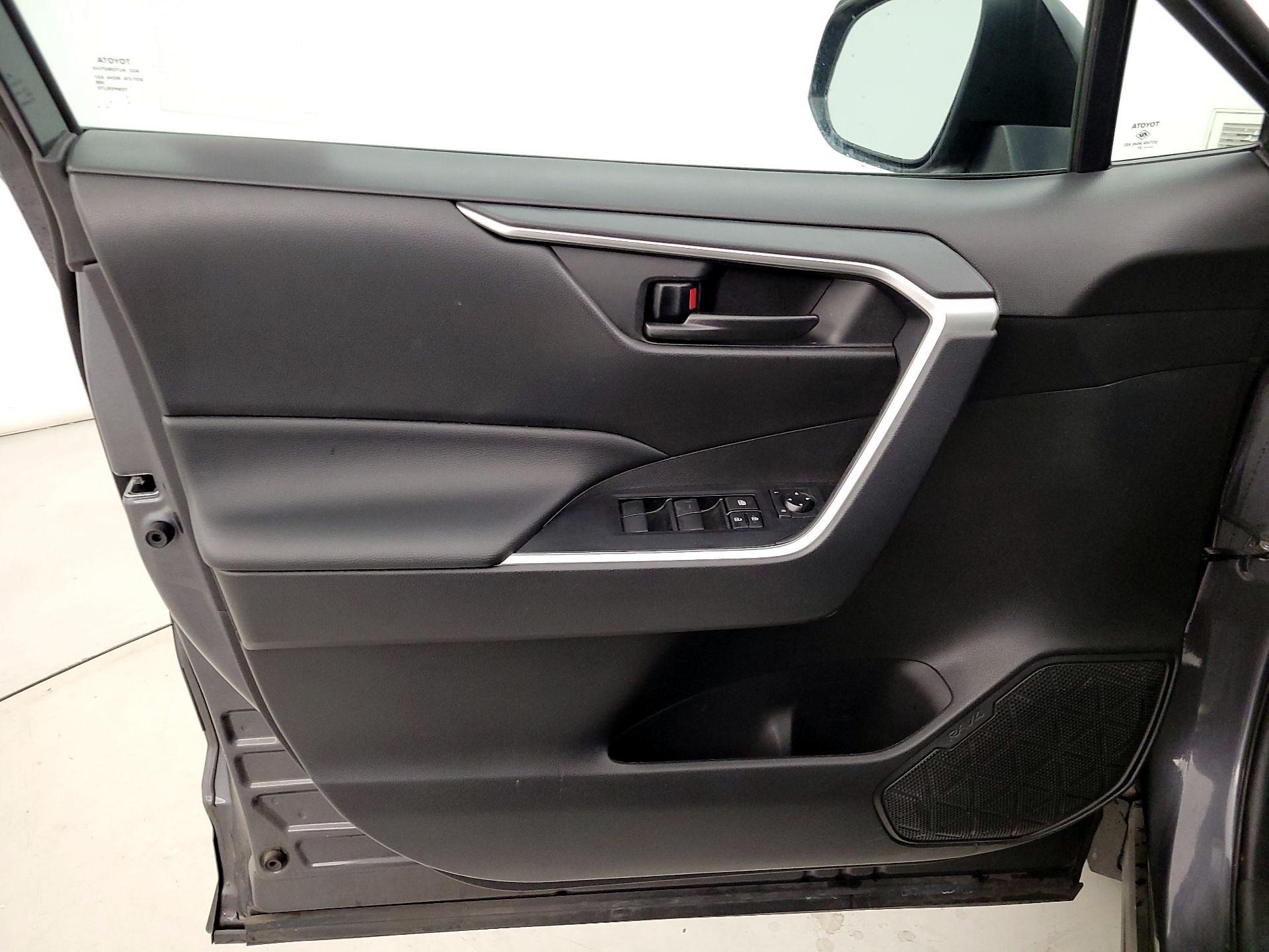 Thumbnail: 2021 Toyota RAV4 - 12