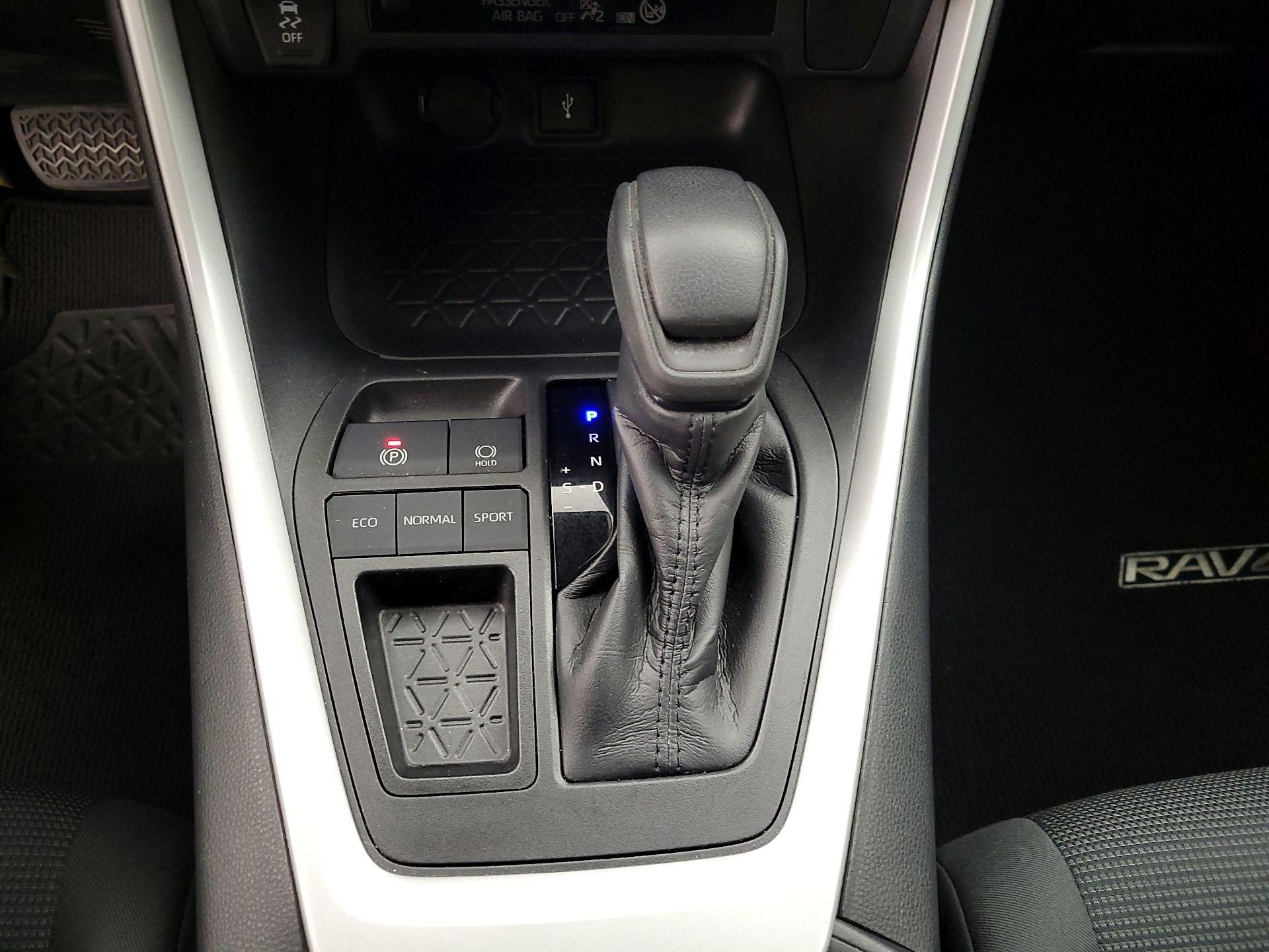 Thumbnail: 2021 Toyota RAV4 - 17