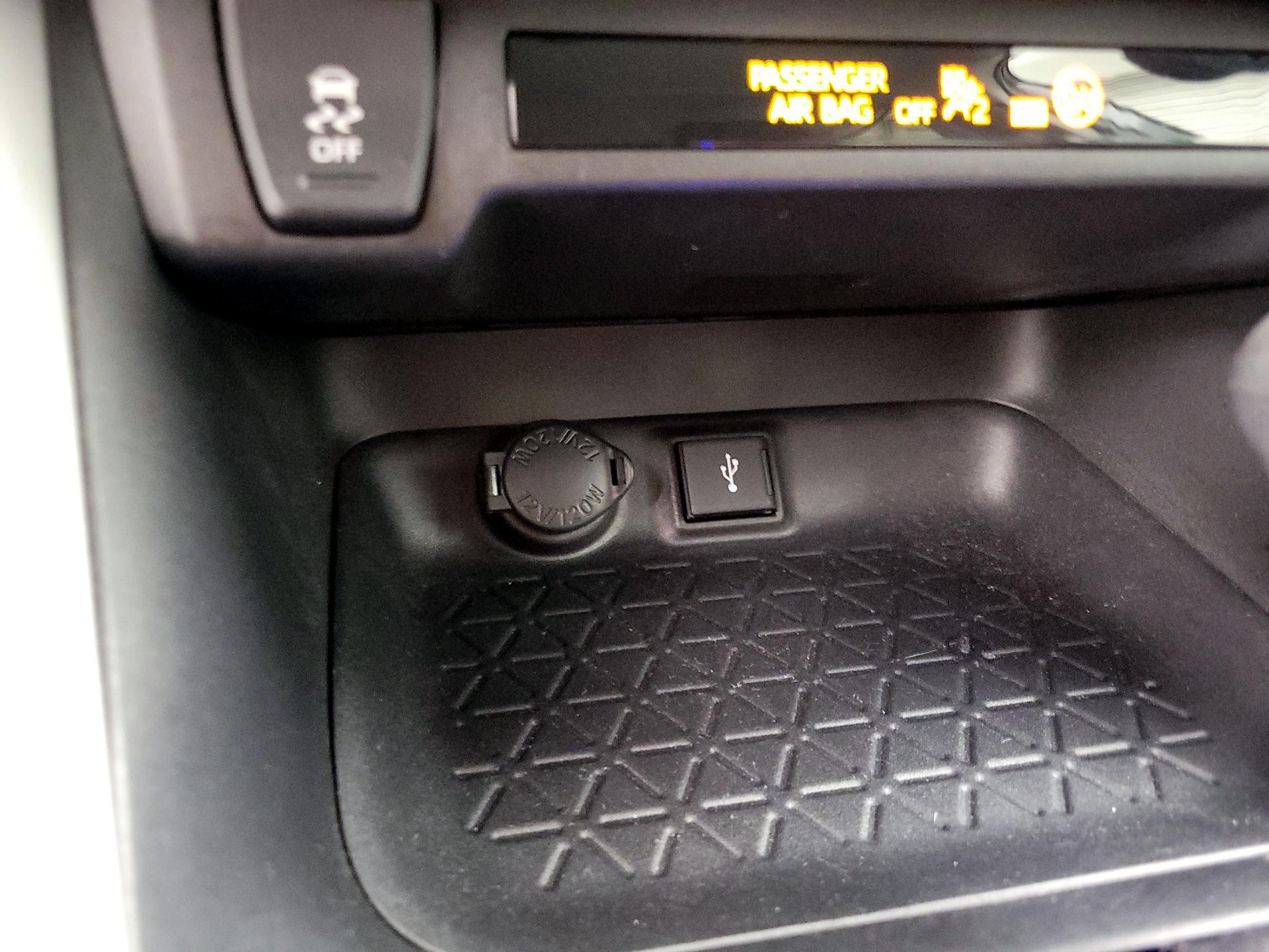 Thumbnail: 2021 Toyota RAV4 - 18