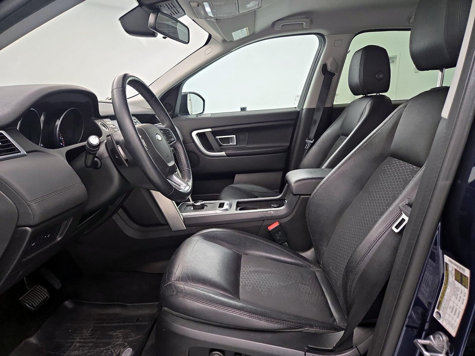 Thumbnail: 2017 Land Rover Discovery Sport - 11