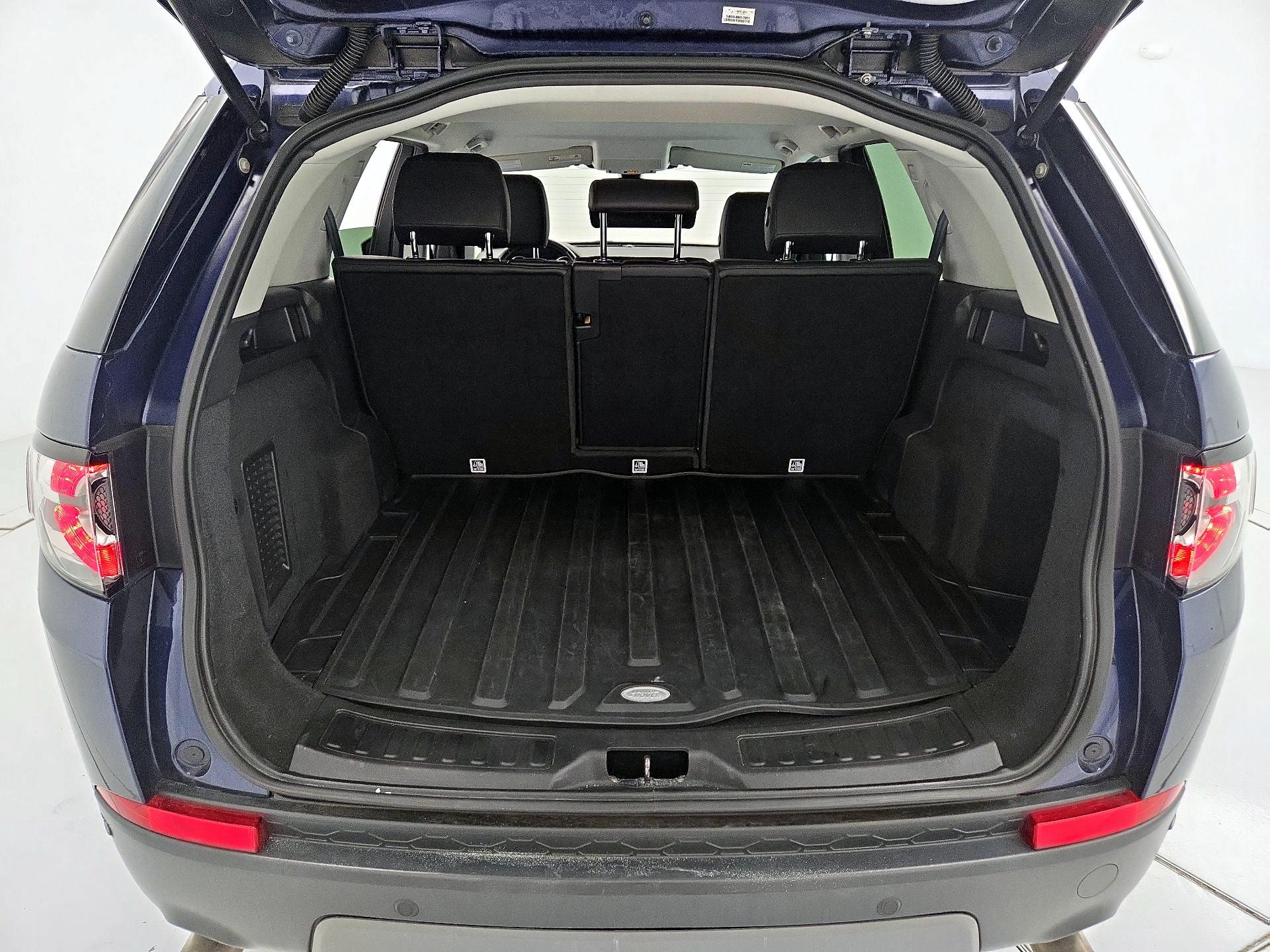 Thumbnail: 2017 Land Rover Discovery Sport - 20