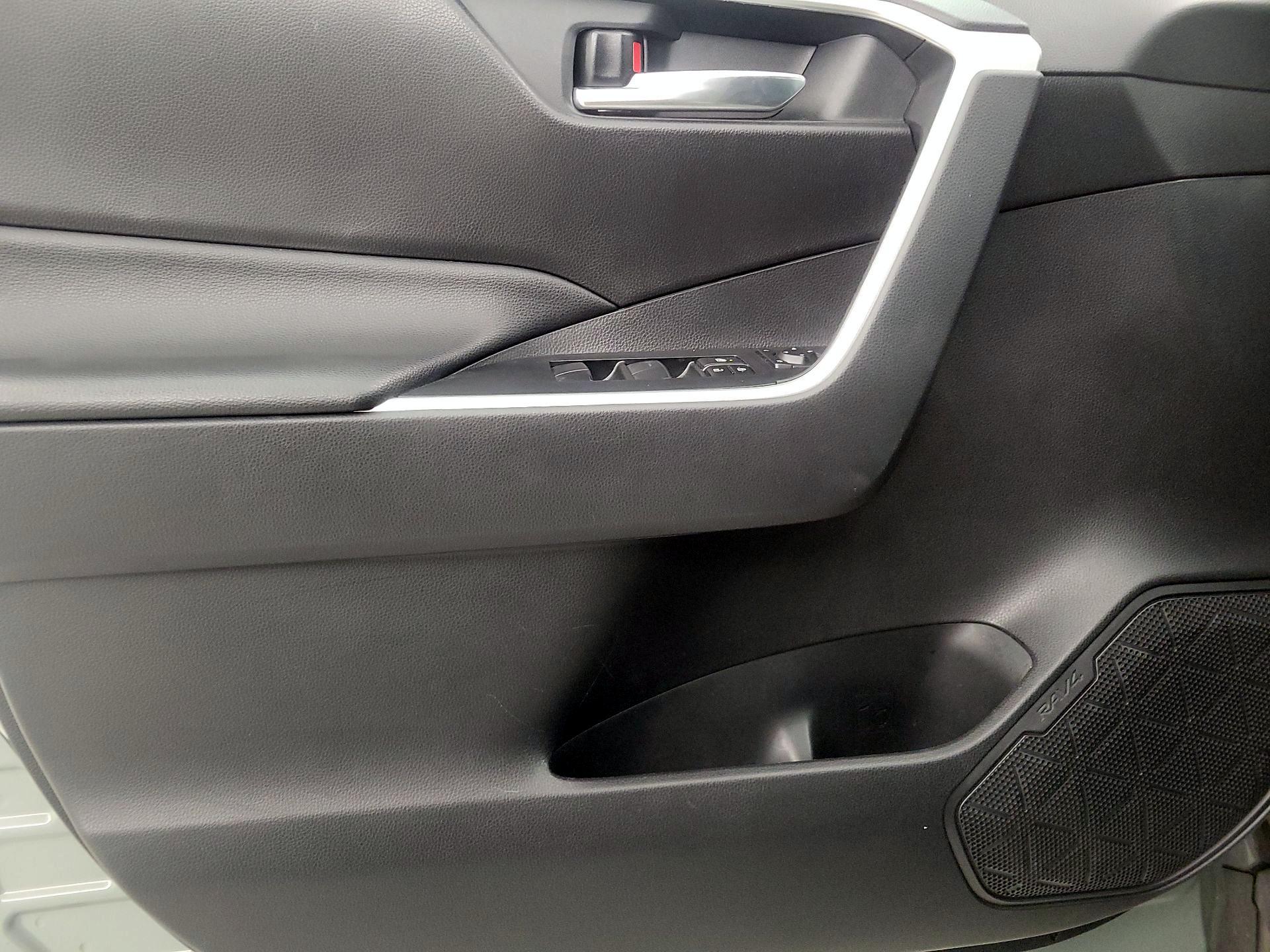 Thumbnail: 2021 Toyota RAV4 - 12