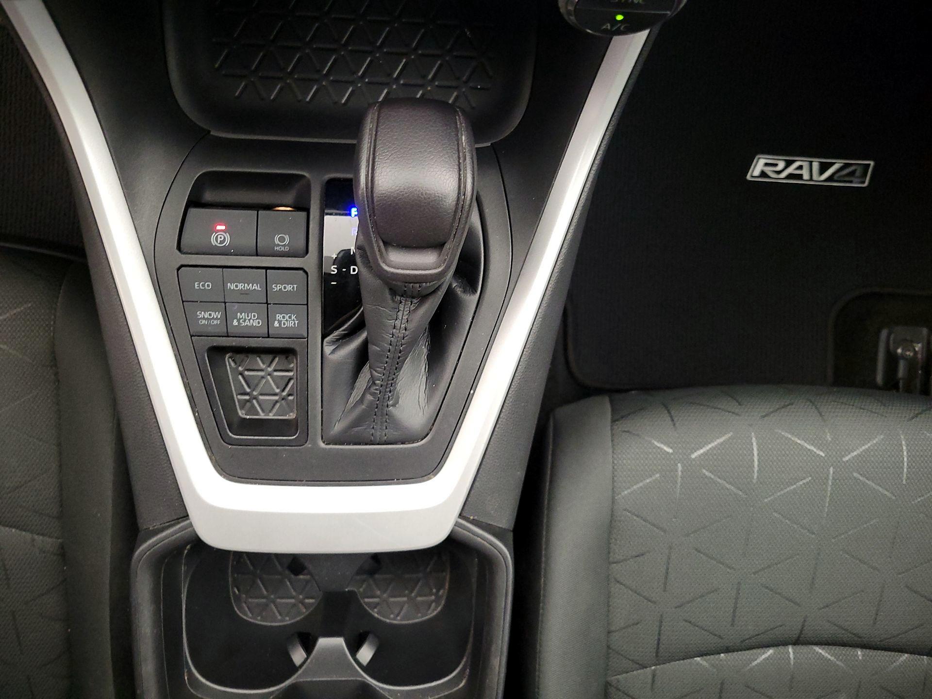 Thumbnail: 2021 Toyota RAV4 - 17