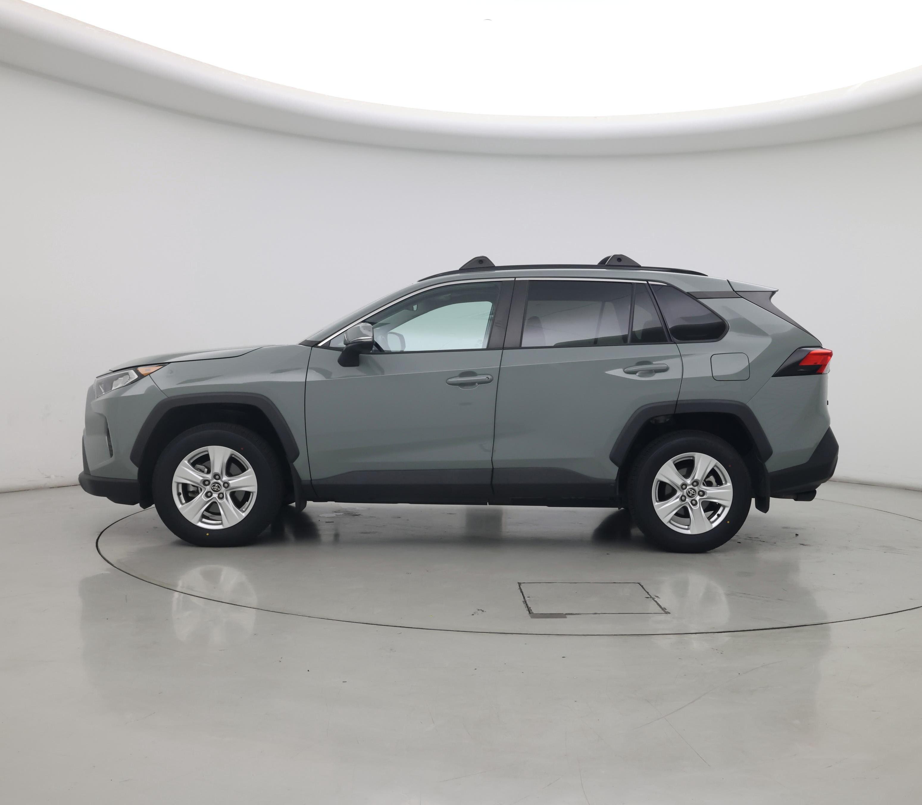 Thumbnail: 2021 Toyota RAV4 - 3