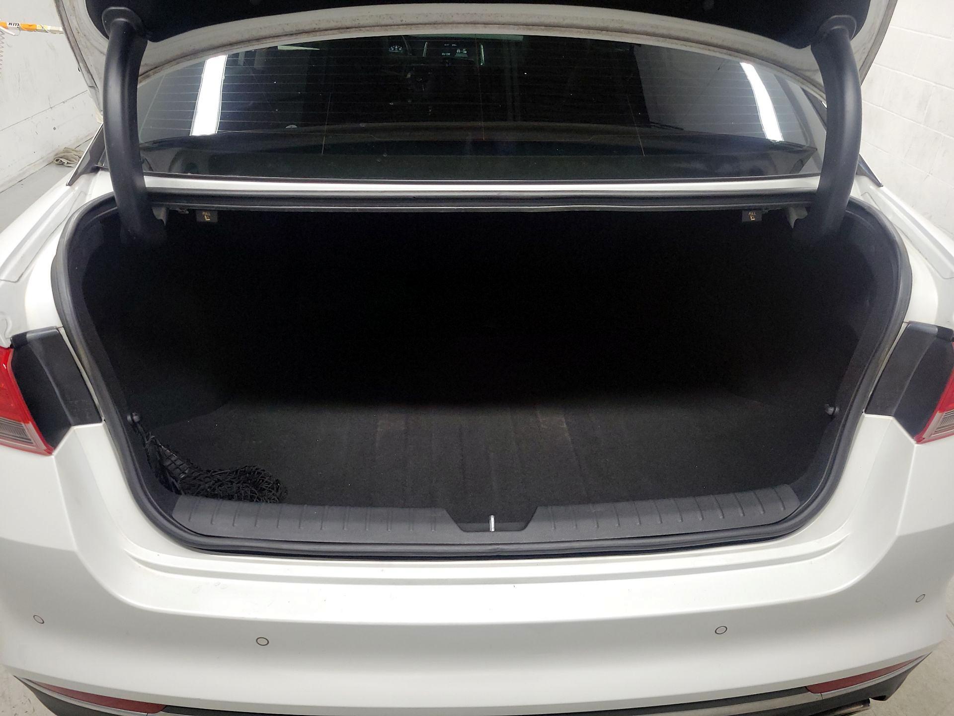 Thumbnail: 2018 Kia Optima - 18