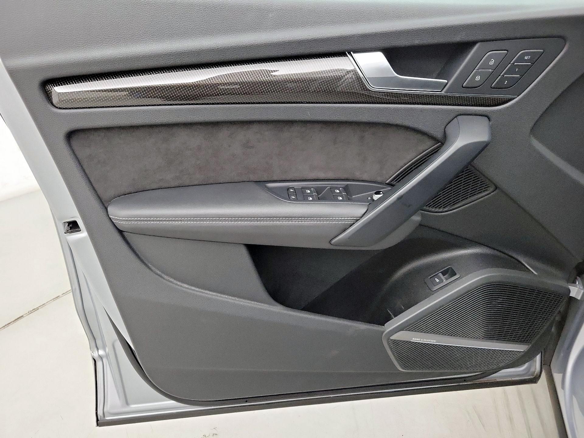 Thumbnail: 2019 Audi SQ5 - 12