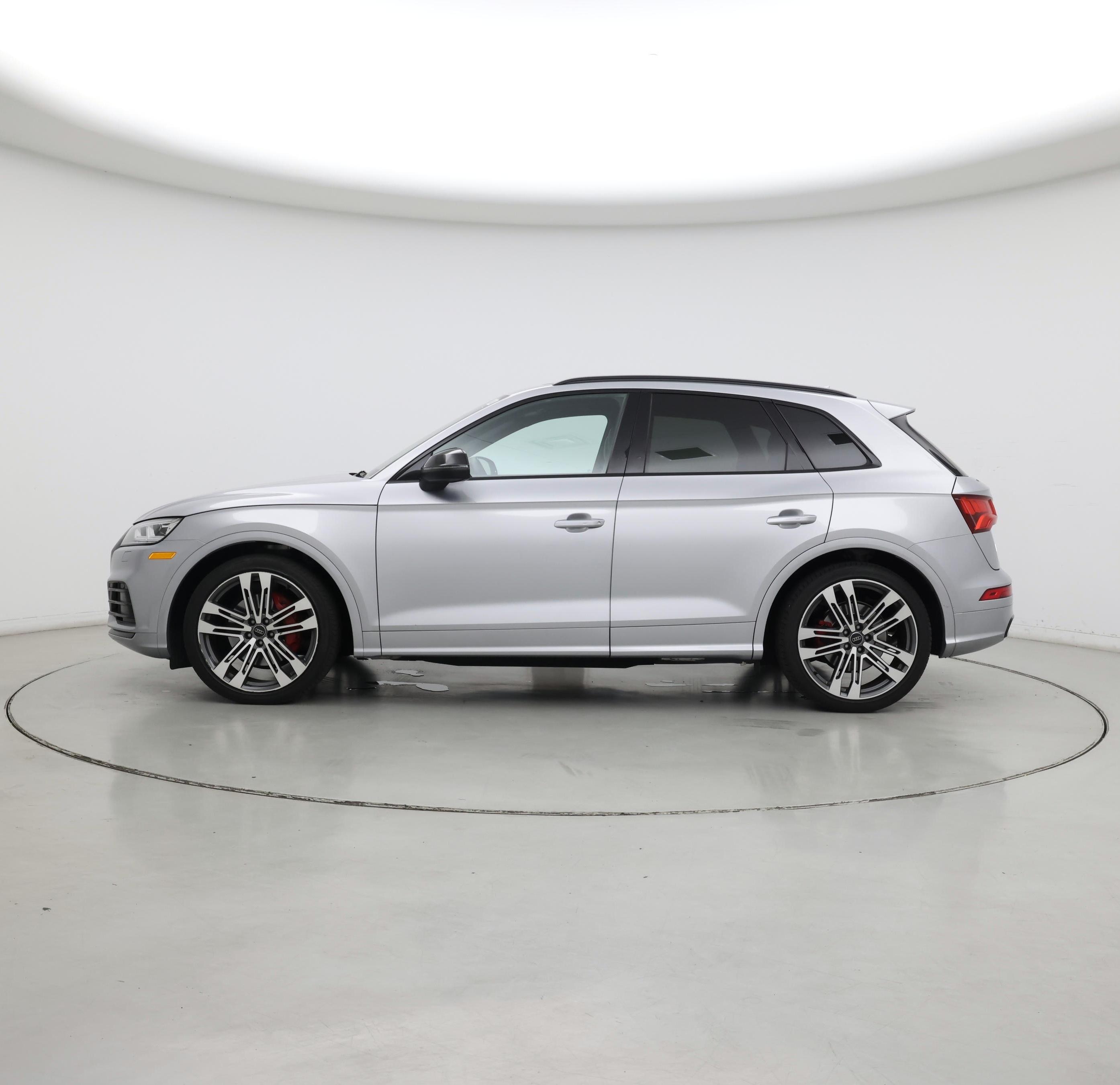 Thumbnail: 2019 Audi SQ5 - 3