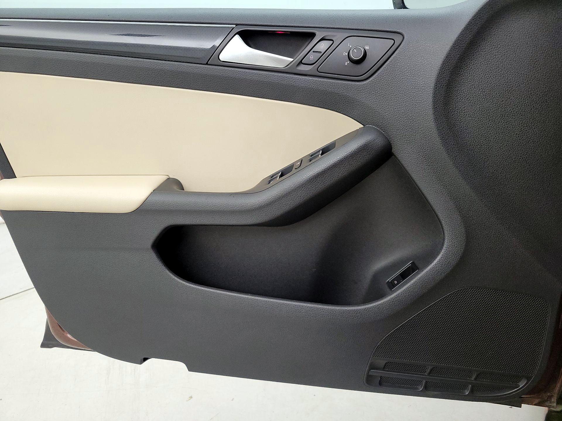 Thumbnail: 2016 Volkswagen Jetta - 12