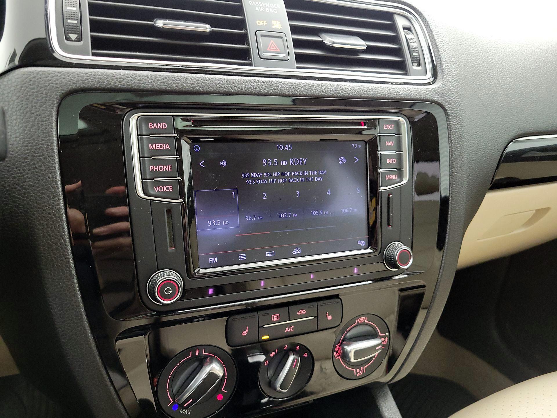 Thumbnail: 2016 Volkswagen Jetta - 16