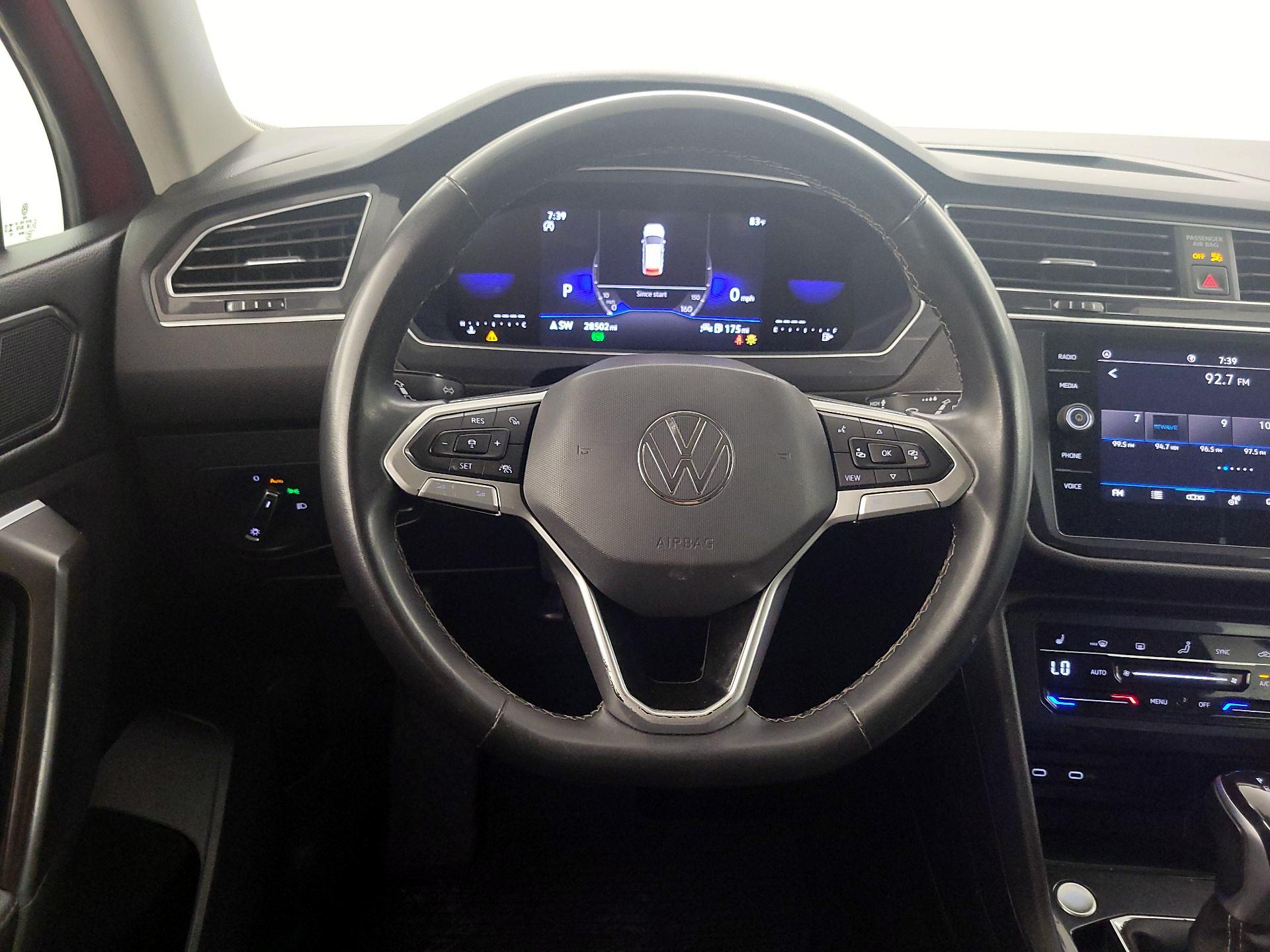 Thumbnail: 2023 Volkswagen Tiguan - 10