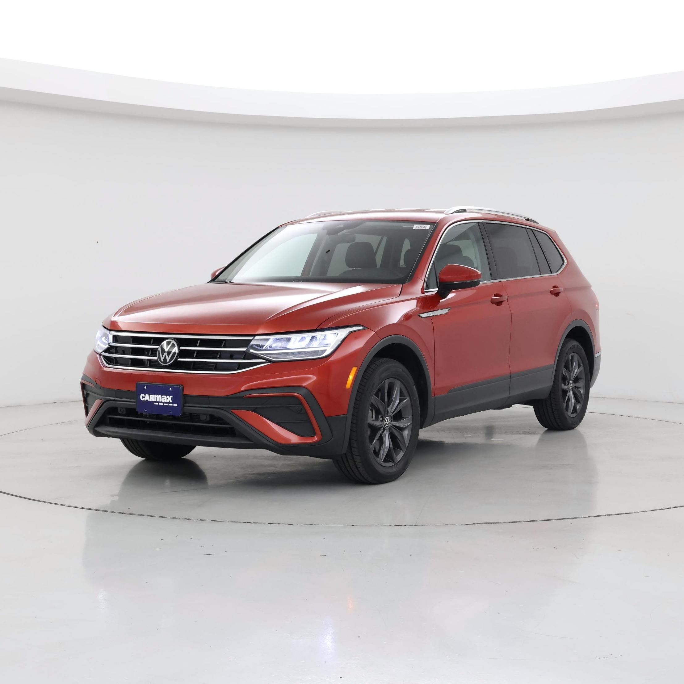 Thumbnail: 2023 Volkswagen Tiguan - 4