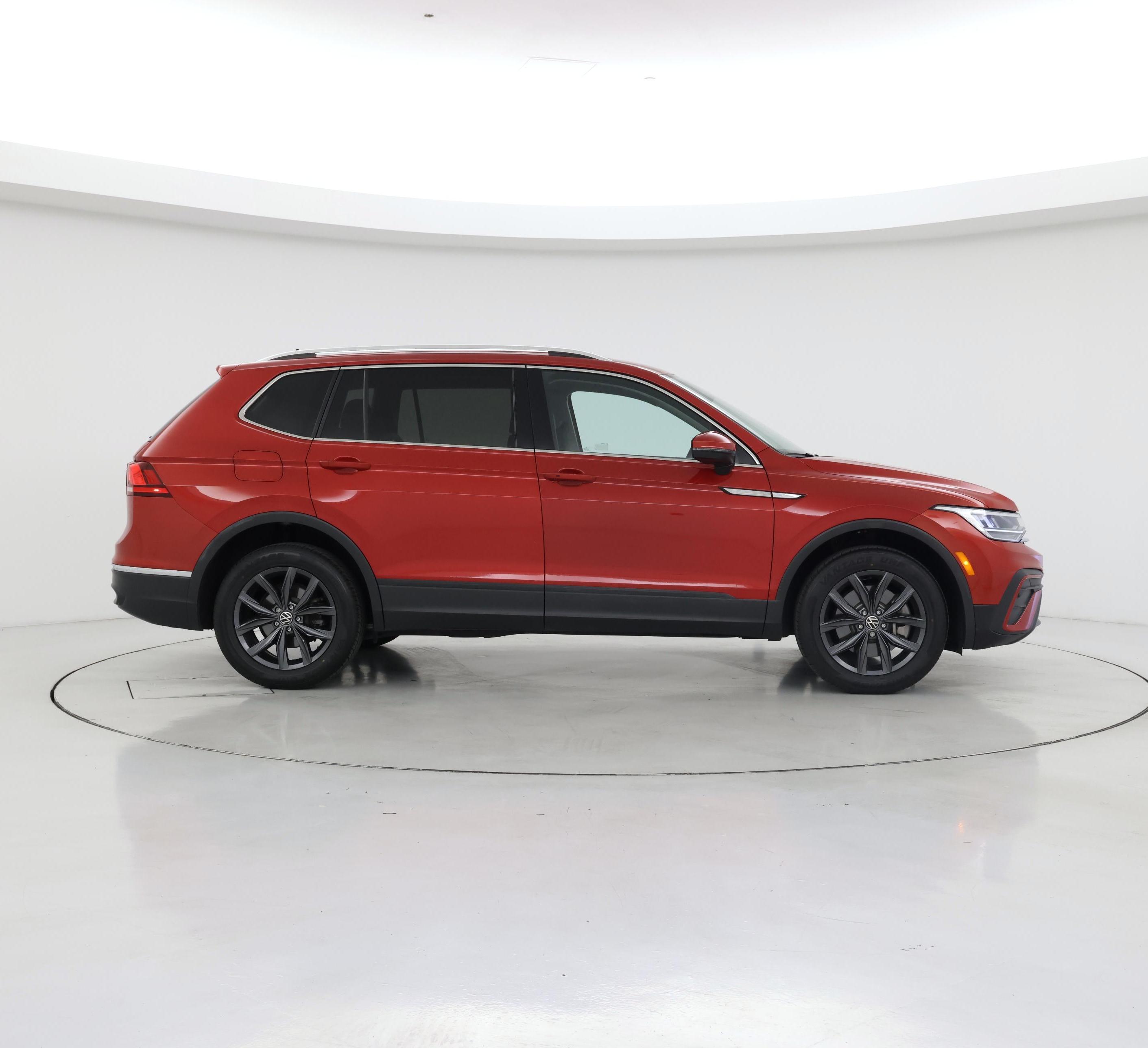 Thumbnail: 2023 Volkswagen Tiguan - 7