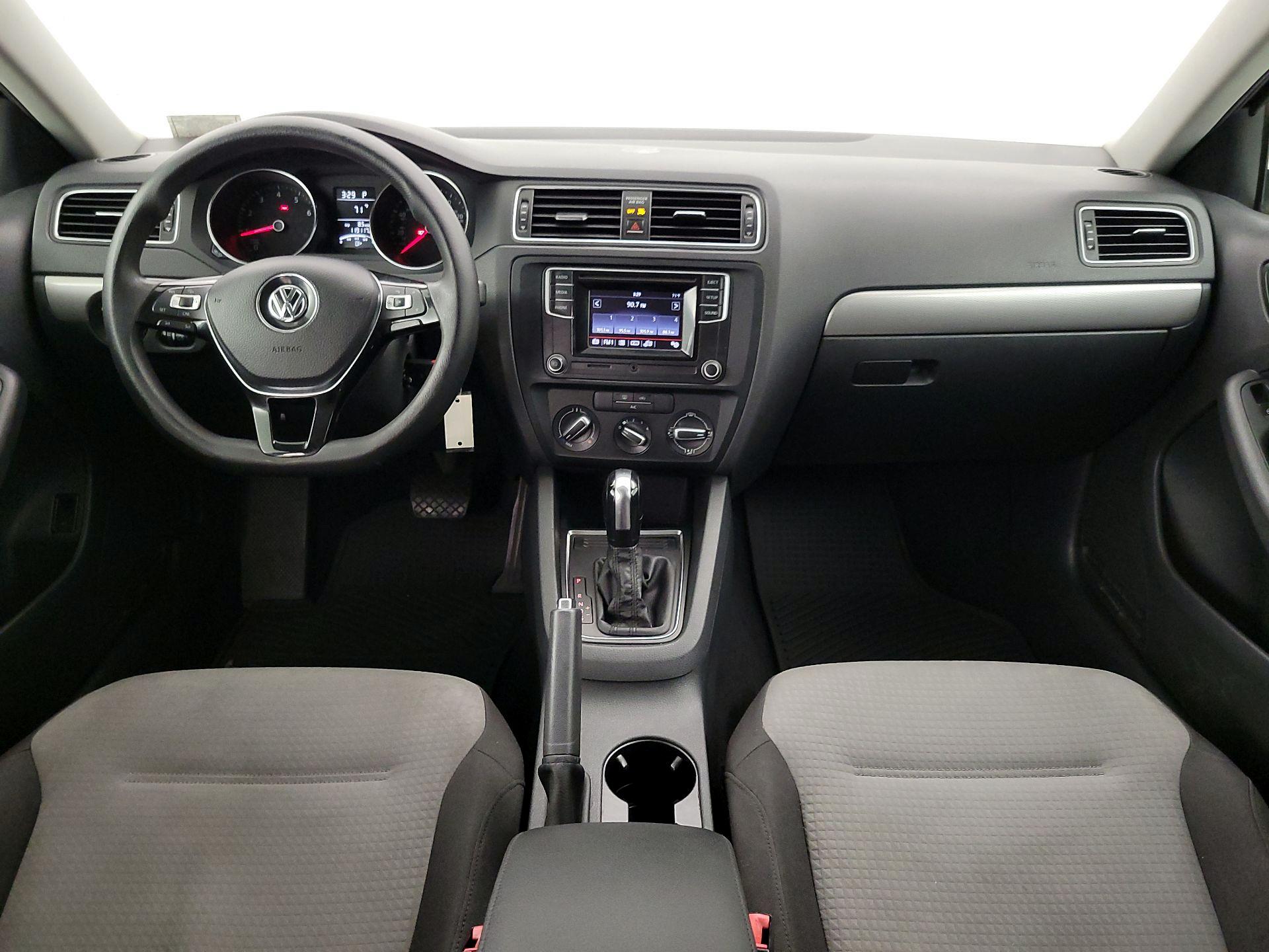 Thumbnail: 2017 Volkswagen Jetta - 9