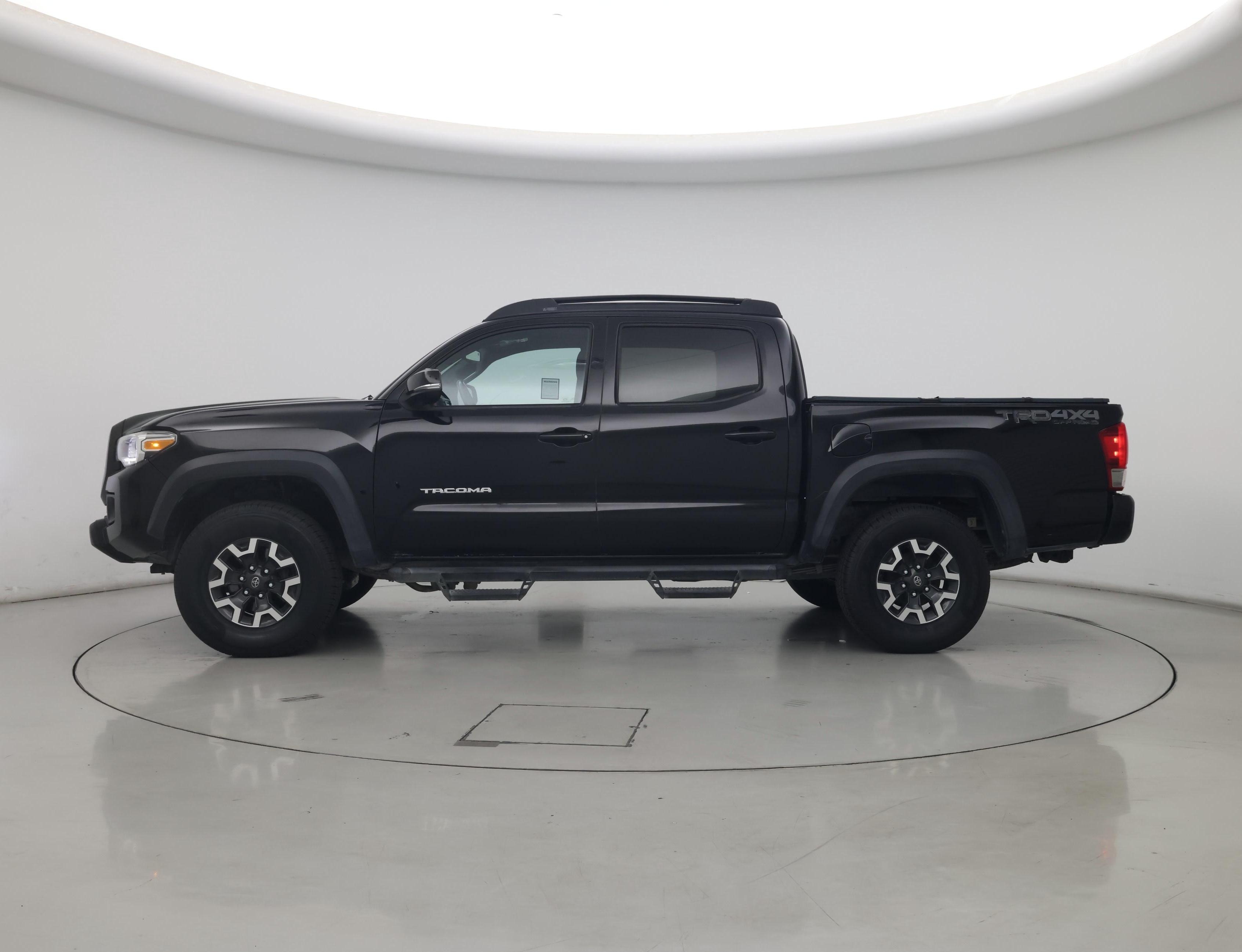 Thumbnail: 2017 Toyota Tacoma - 3