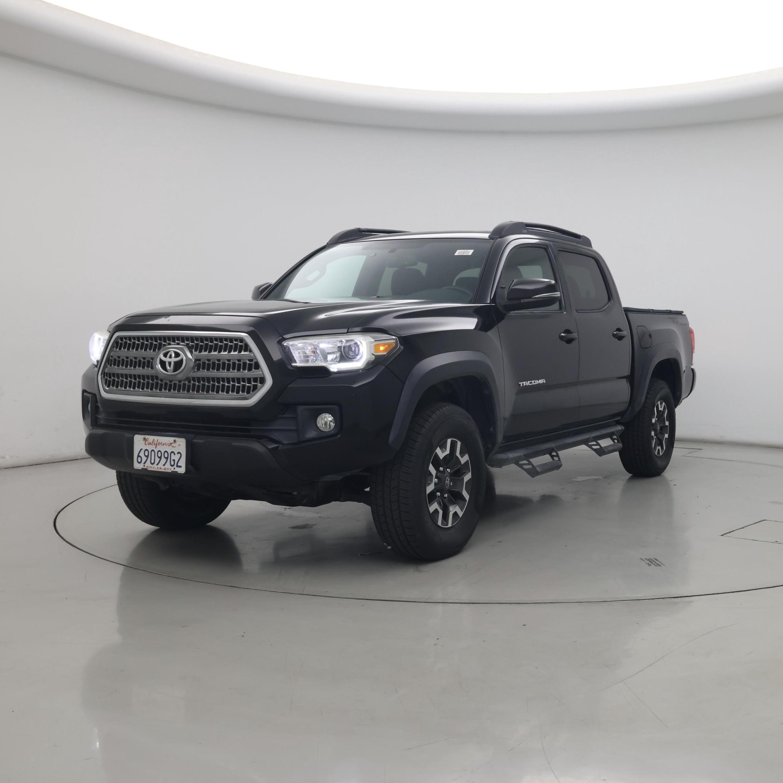 Thumbnail: 2017 Toyota Tacoma - 4