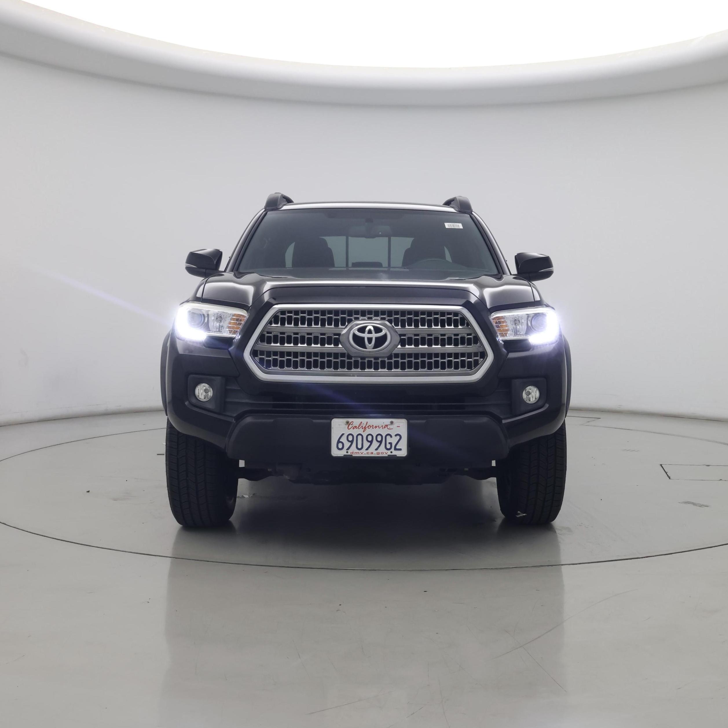 Thumbnail: 2017 Toyota Tacoma - 5