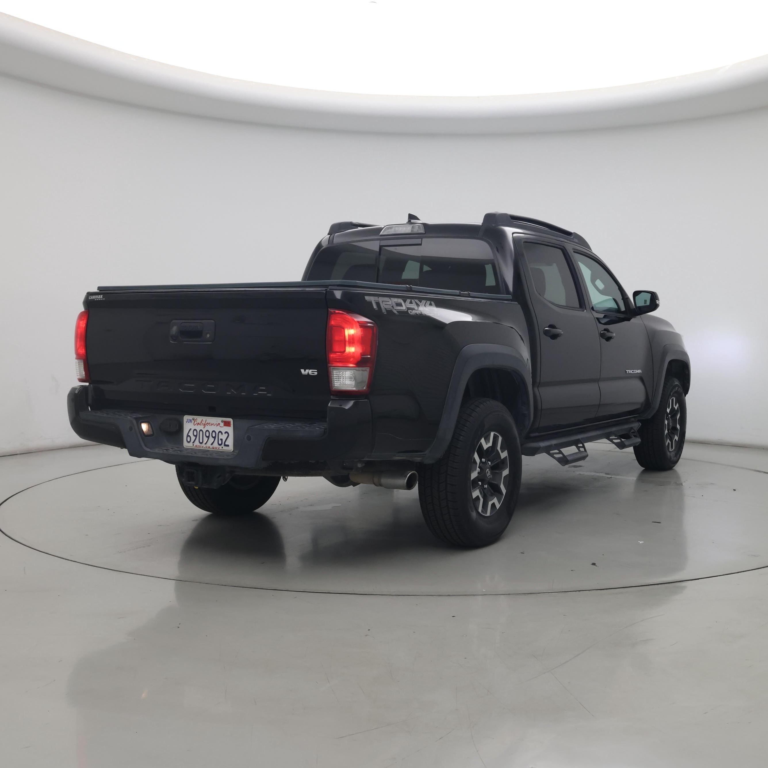 Thumbnail: 2017 Toyota Tacoma - 8