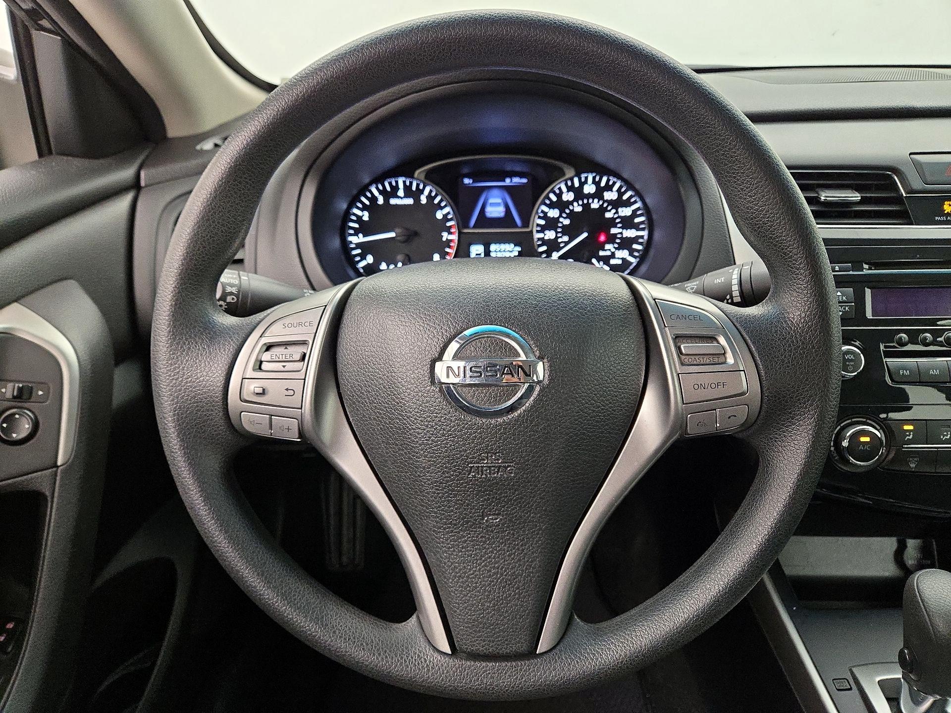Thumbnail: 2015 Nissan Altima - 10