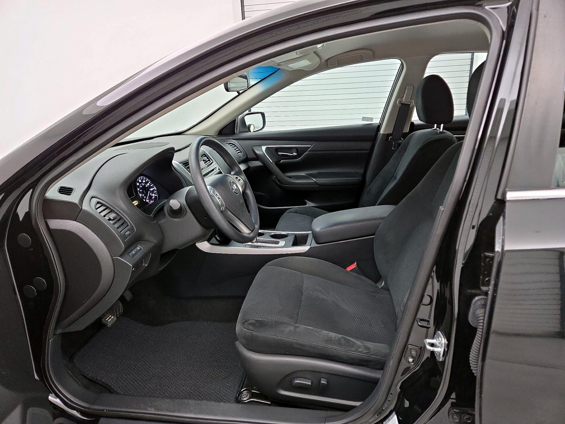 Thumbnail: 2015 Nissan Altima - 11