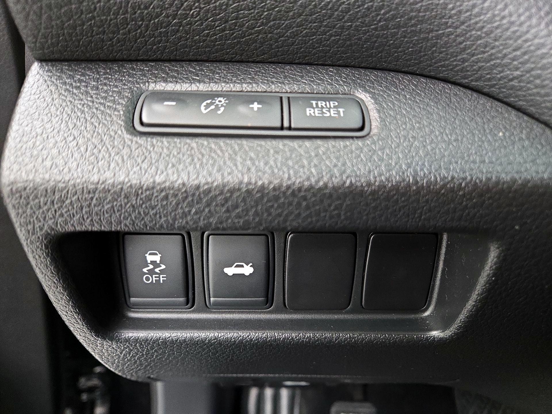 Thumbnail: 2015 Nissan Altima - 13
