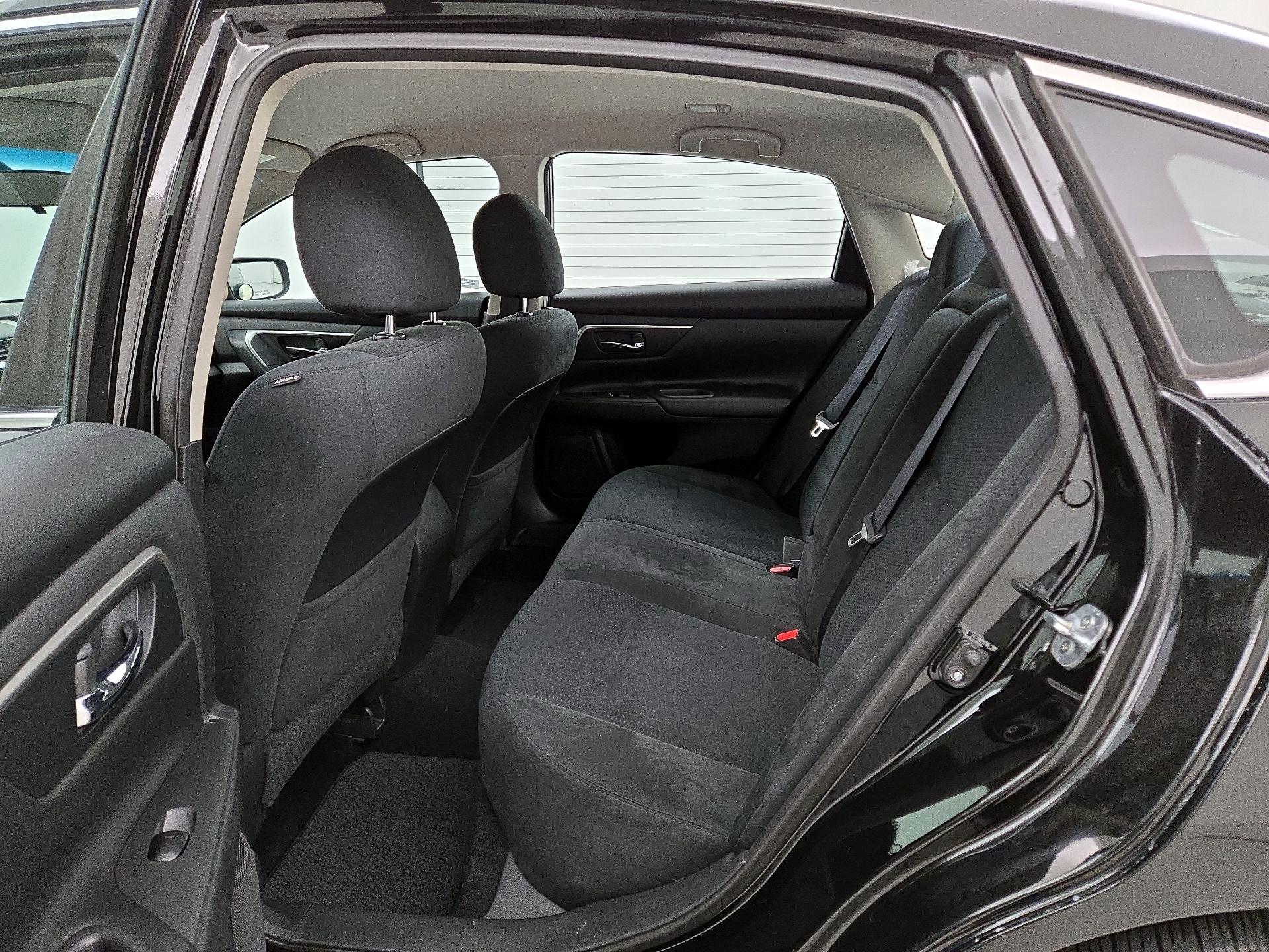 Thumbnail: 2015 Nissan Altima - 18