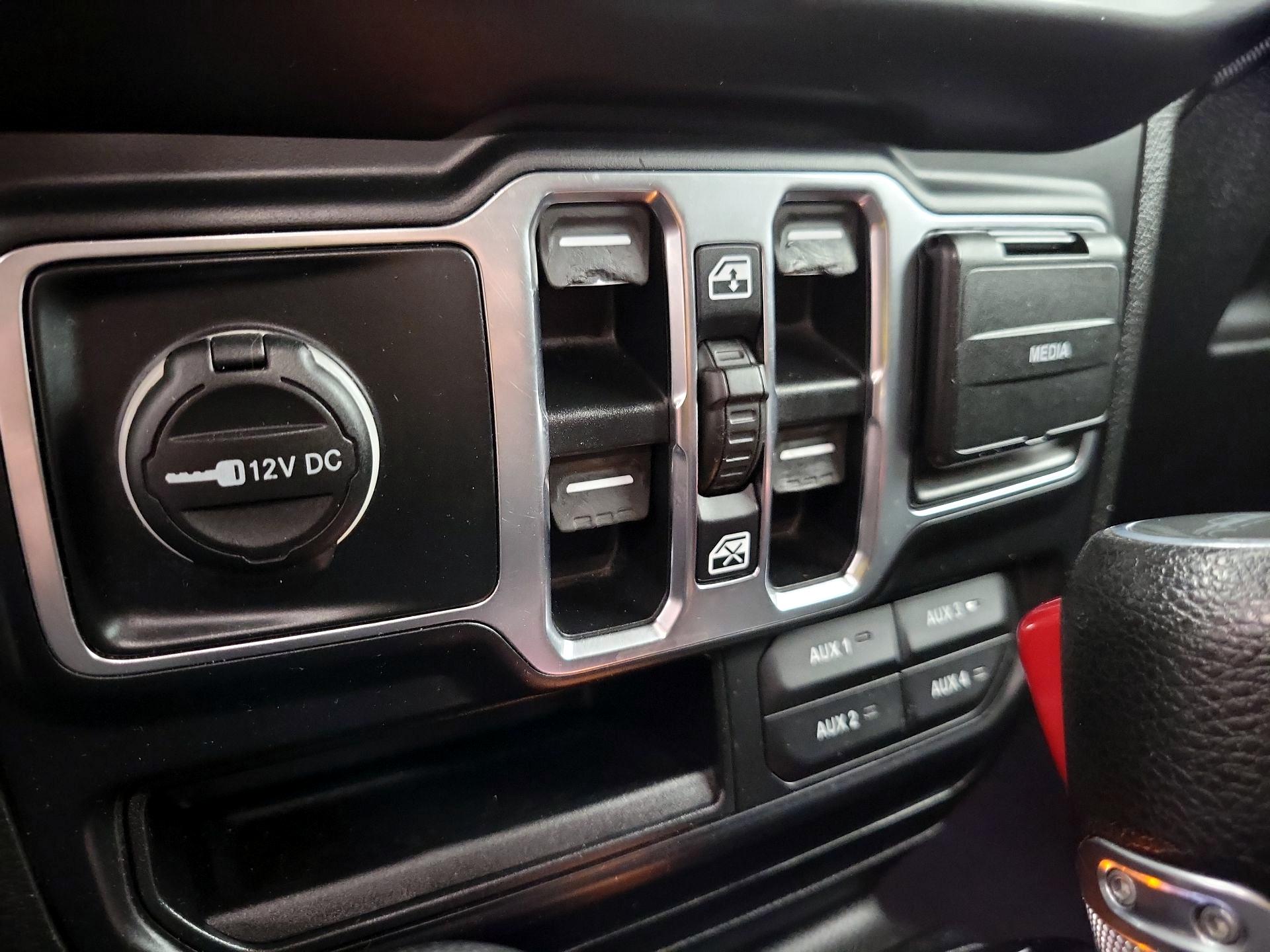 Thumbnail: 2020 Jeep Gladiator - 18