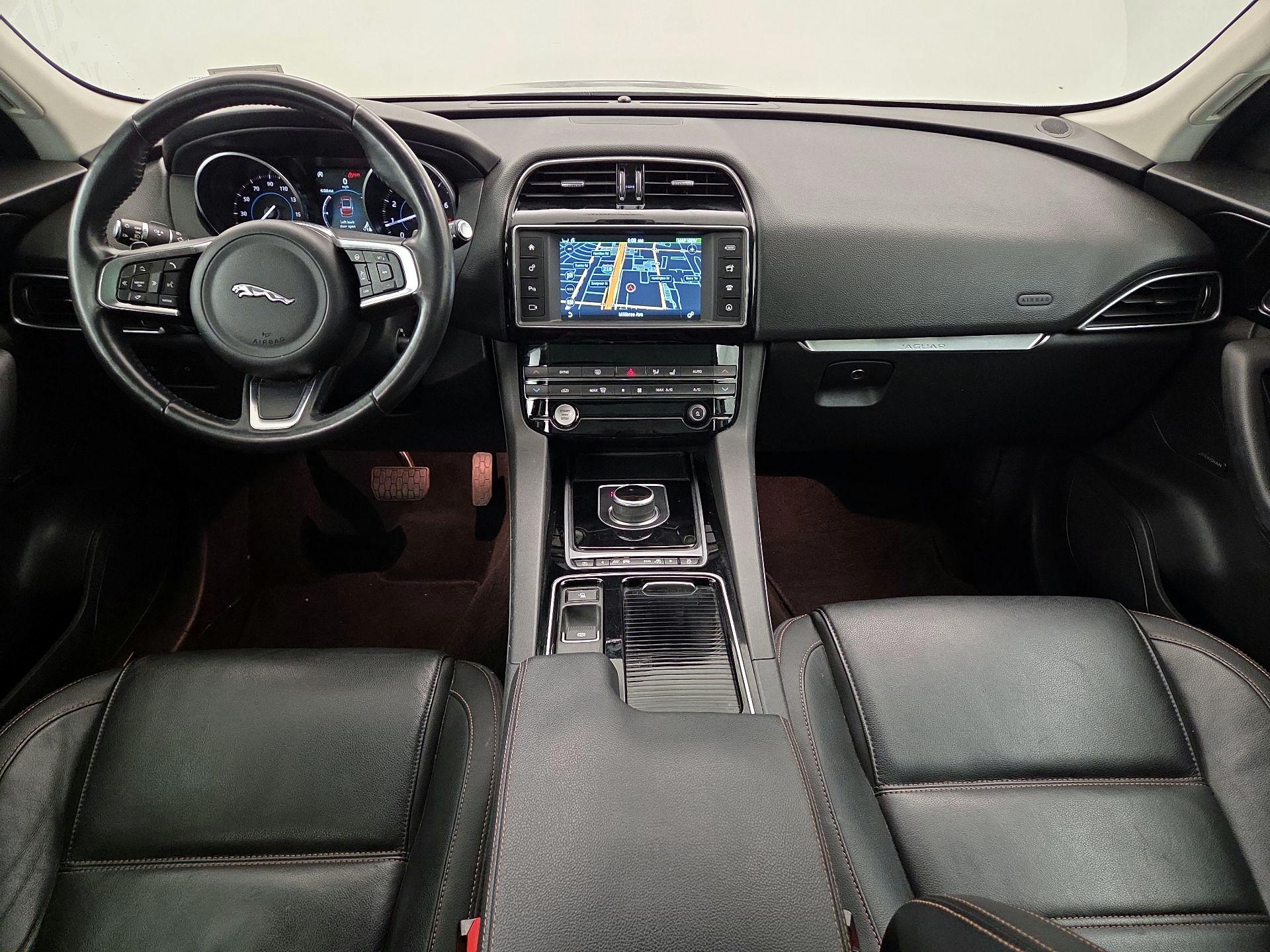 Thumbnail: 2018 Jaguar F-Pace - 9