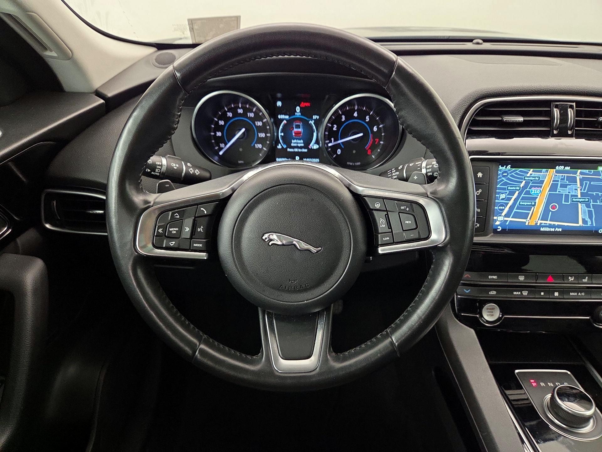 Thumbnail: 2018 Jaguar F-Pace - 10