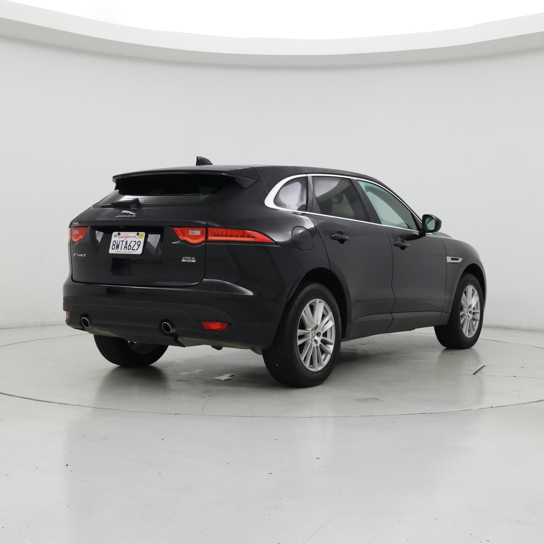Thumbnail: 2018 Jaguar F-Pace - 8