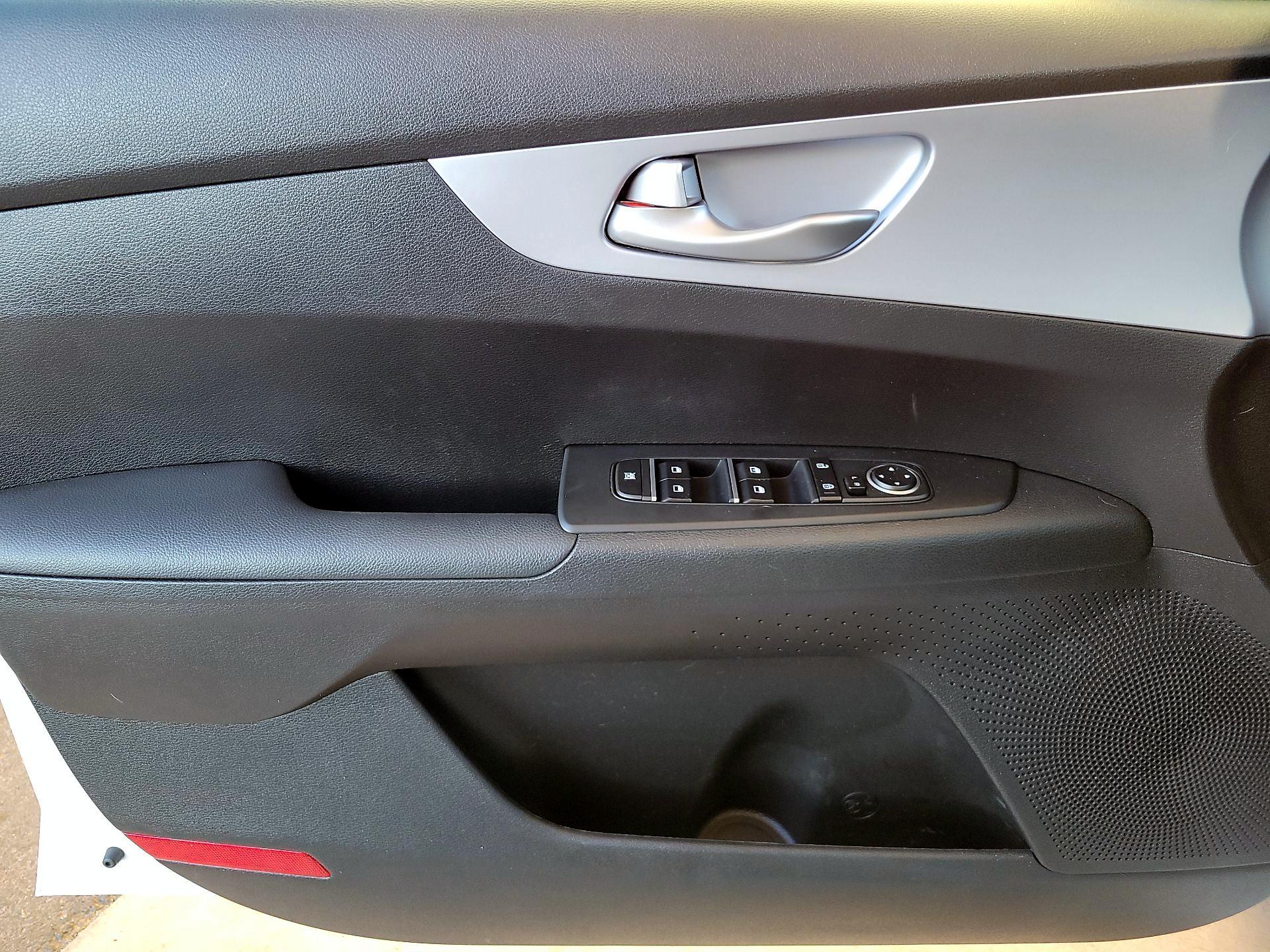 Thumbnail: 2024 Kia Forte - 10